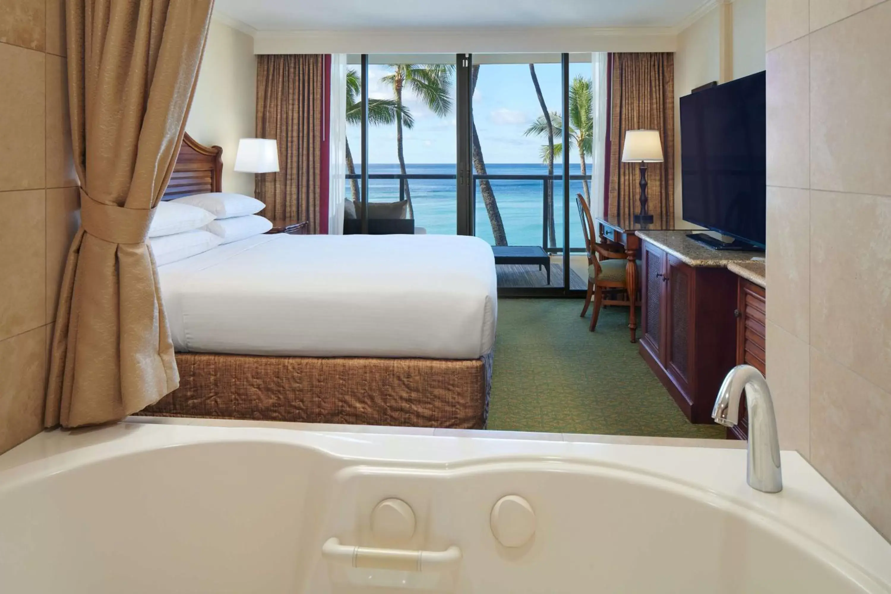 Bedroom in OUTRIGGER Waikiki Beach Resort