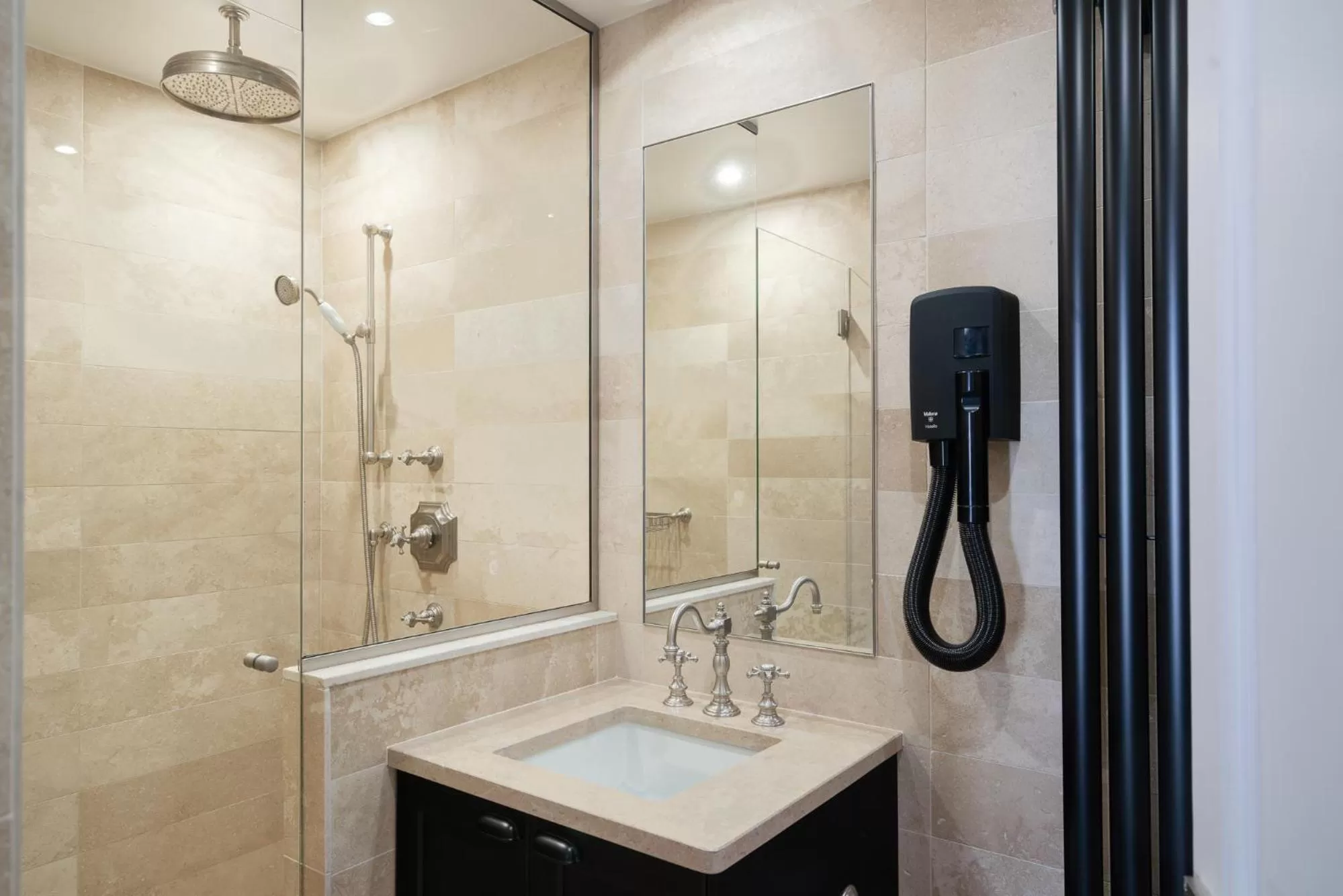 Shower in Hotel Saint-Louis en L'Isle - Notre-Dame