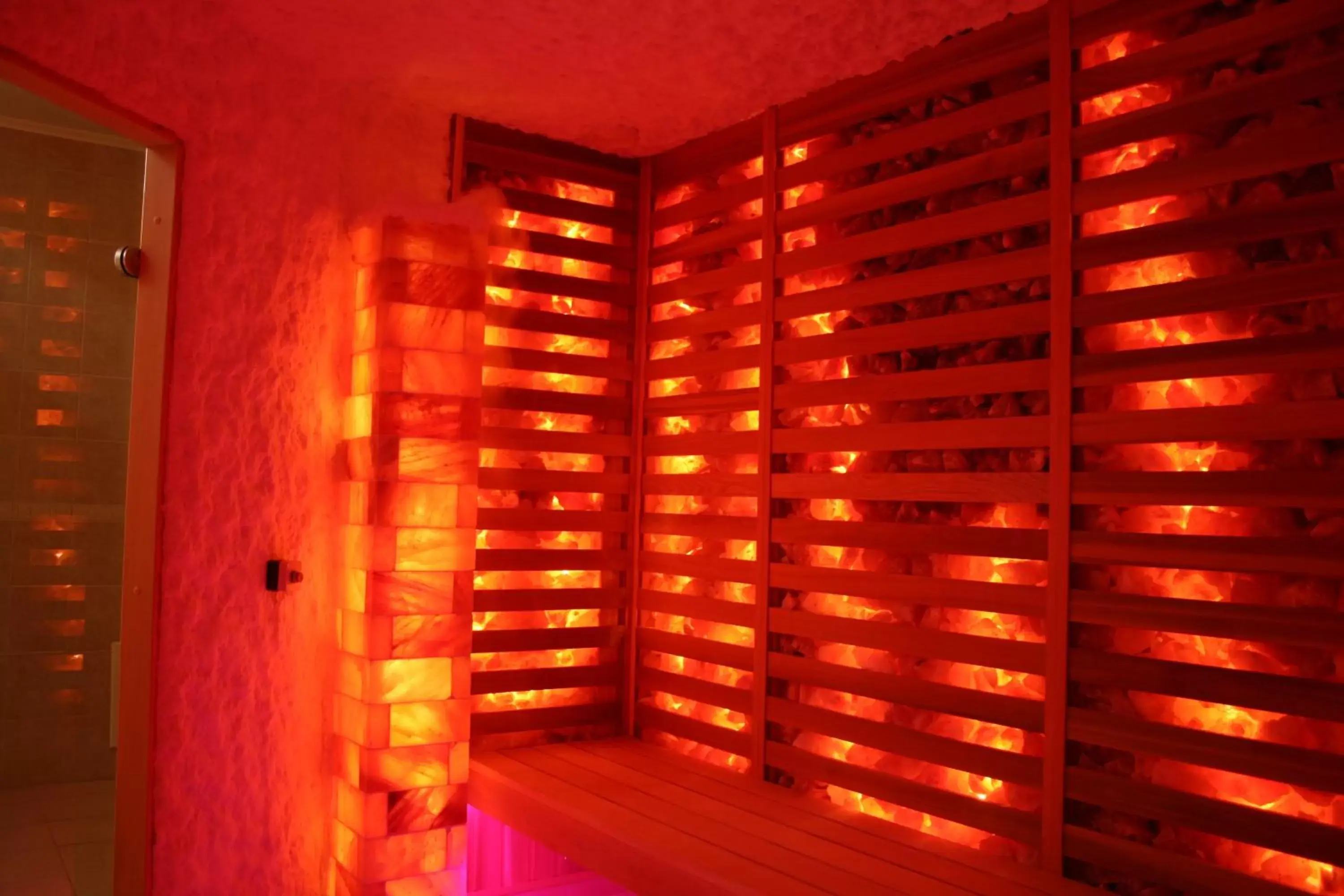 Spa and wellness centre/facilities in Holiday Beach Budapest Wellness Hotel with Sauna Park
