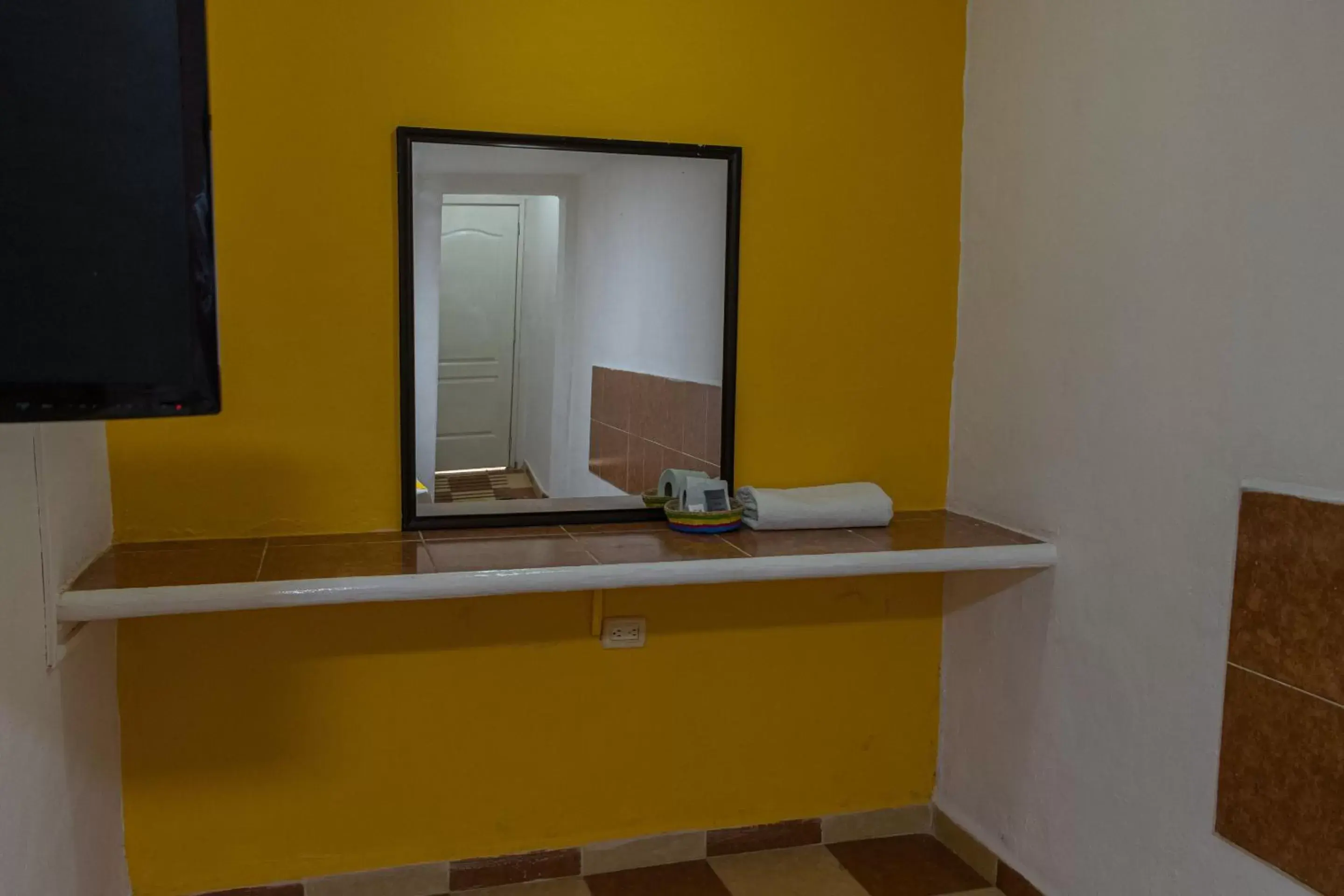 Bedroom, Bathroom in OYO Hotel Marías,Aeropuerto Internacional de Chetumal