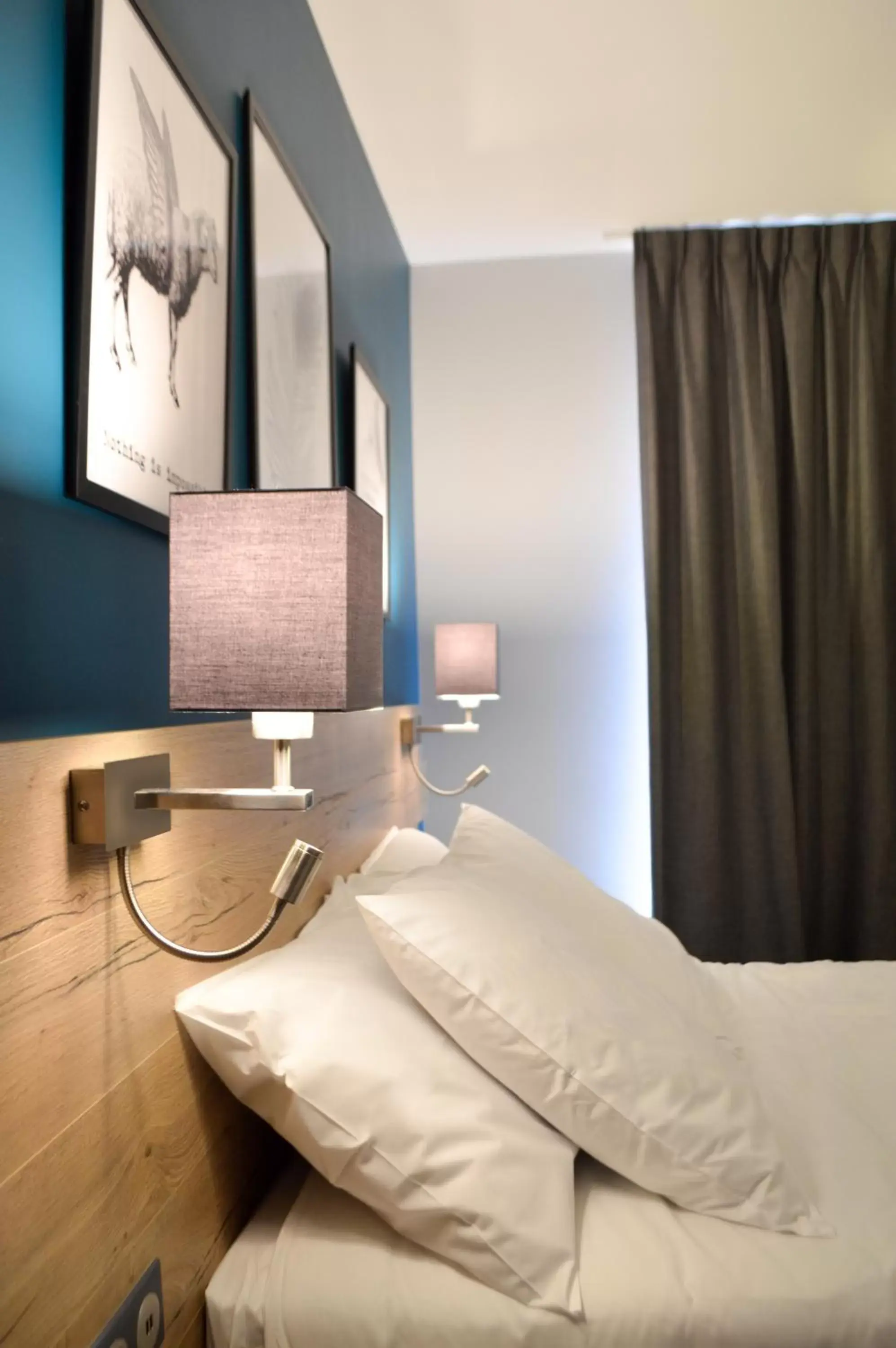 Bedroom, Bed in The Originals City, Ax Hotel, La Châtaigneraie