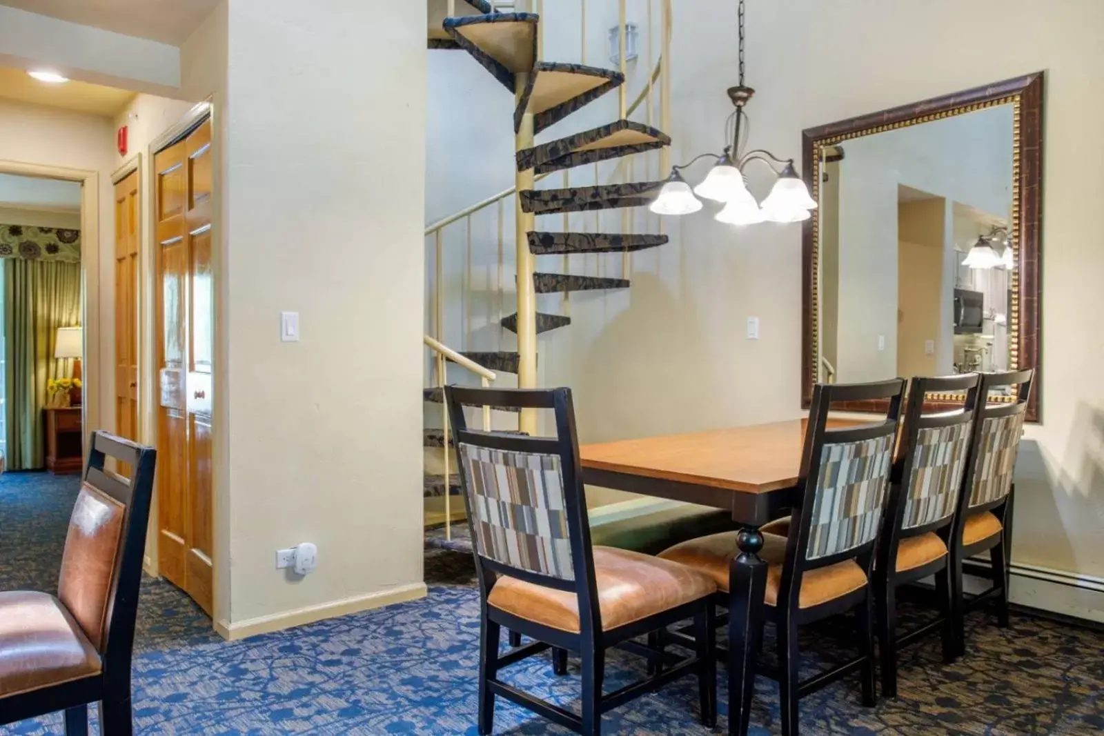 Dining Area in Bluegreen's StreamSide at Vail