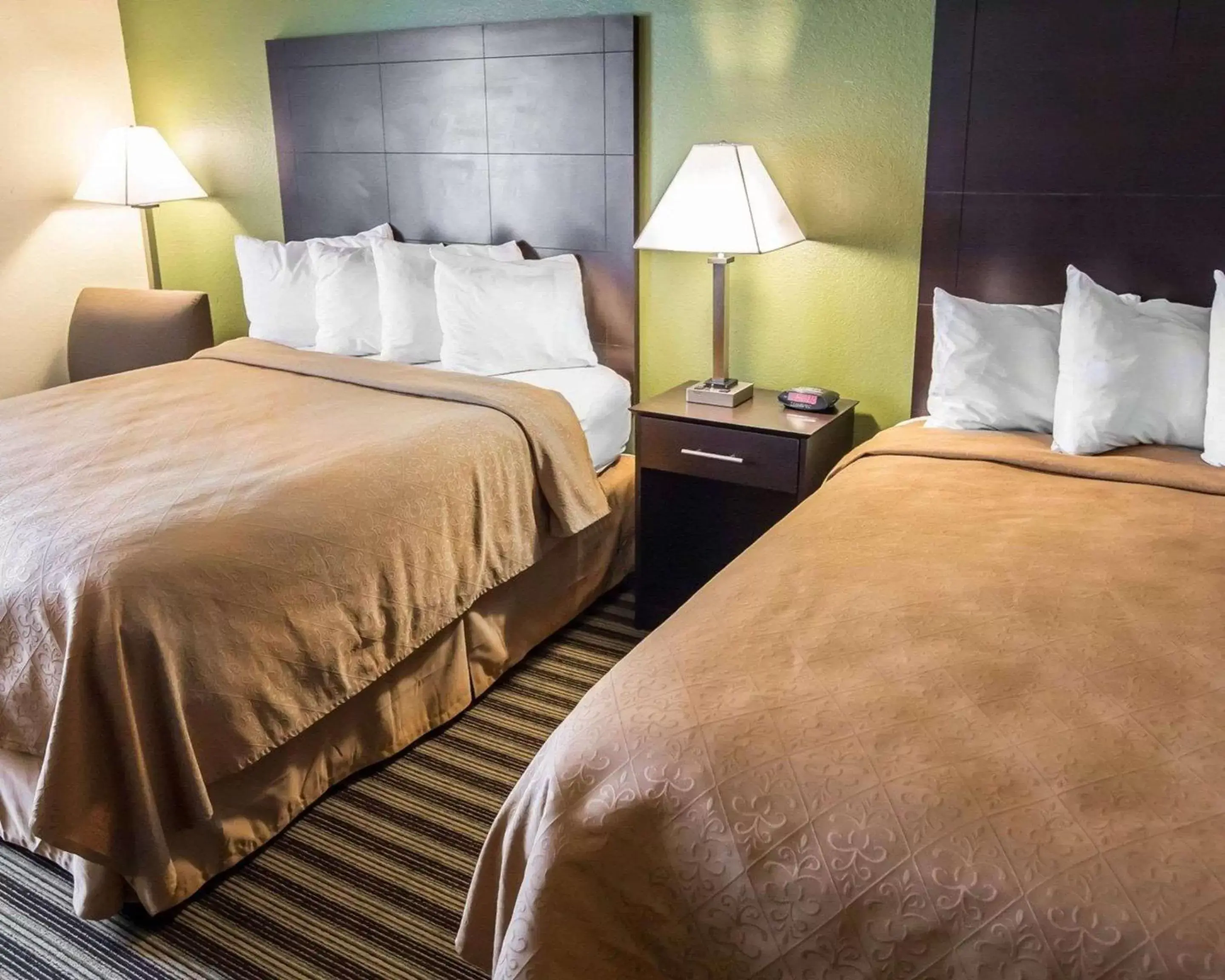 Photo of the whole room, Bed in Quality Inn Chesterton near Indiana Dunes National Park I-94