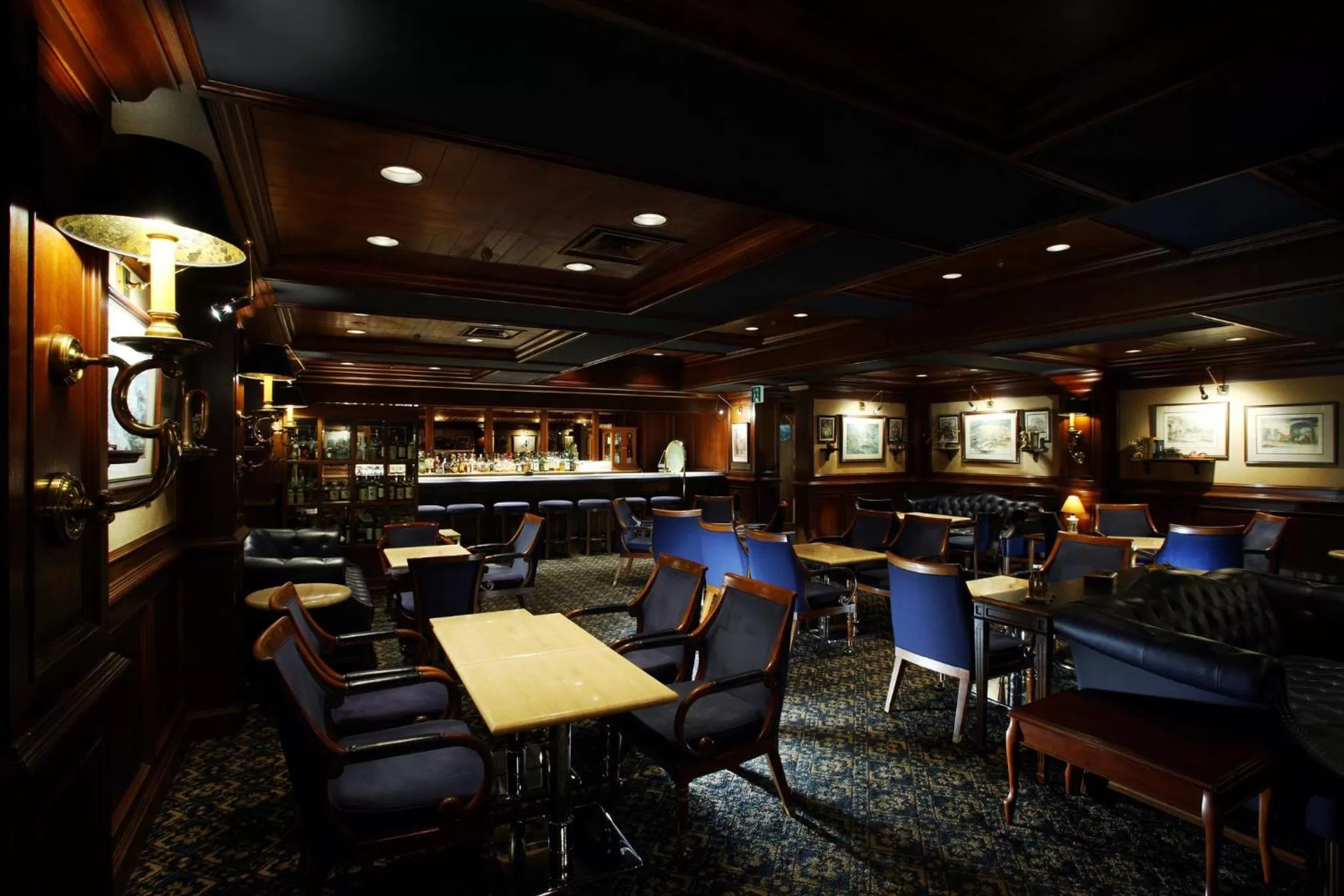 Lounge or bar in ANA Crowne Plaza Osaka by IHG