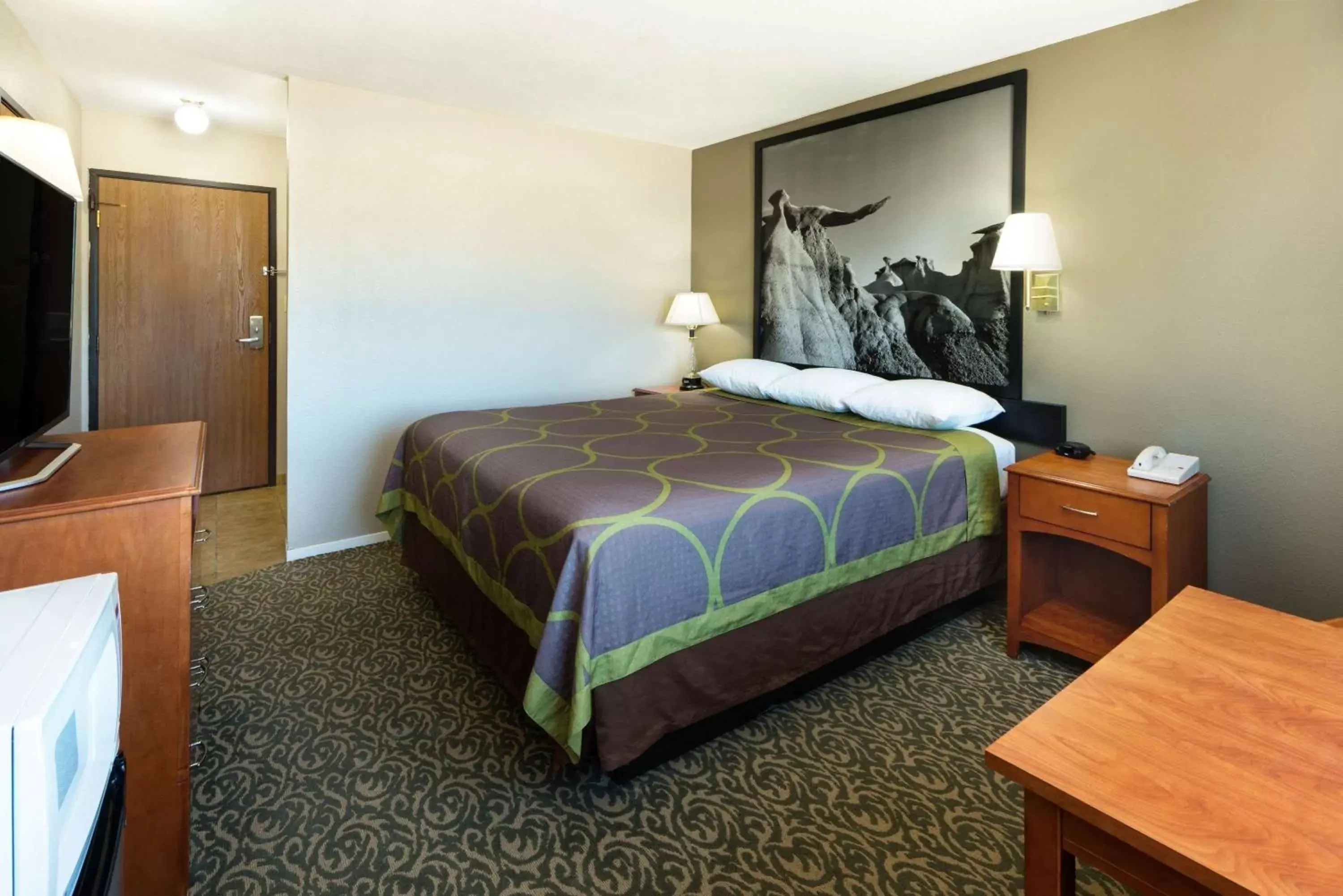Photo of the whole room, Bed in Super 8 by Wyndham Clayton