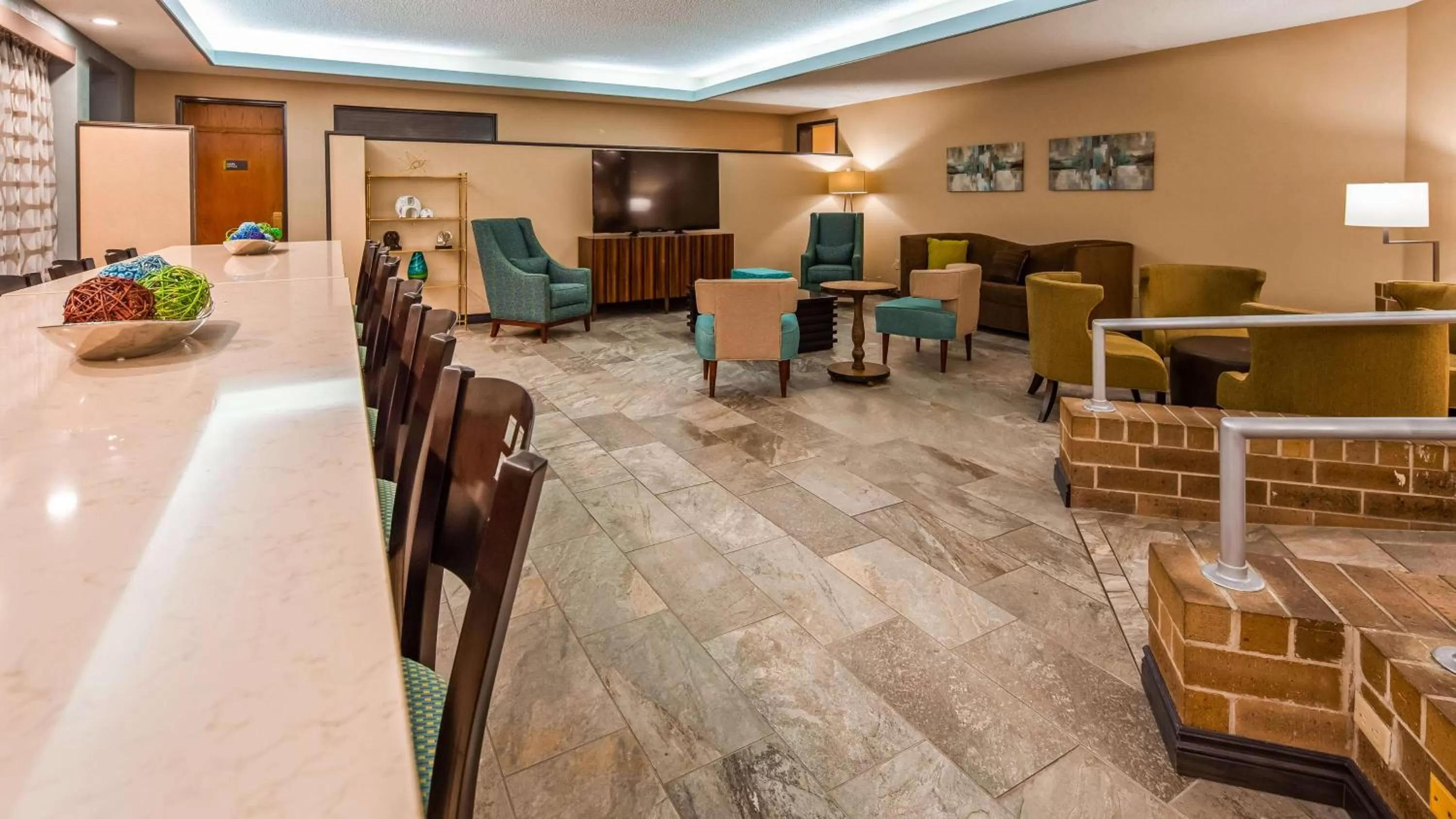 Lobby or reception in Best Western Warren Hotel