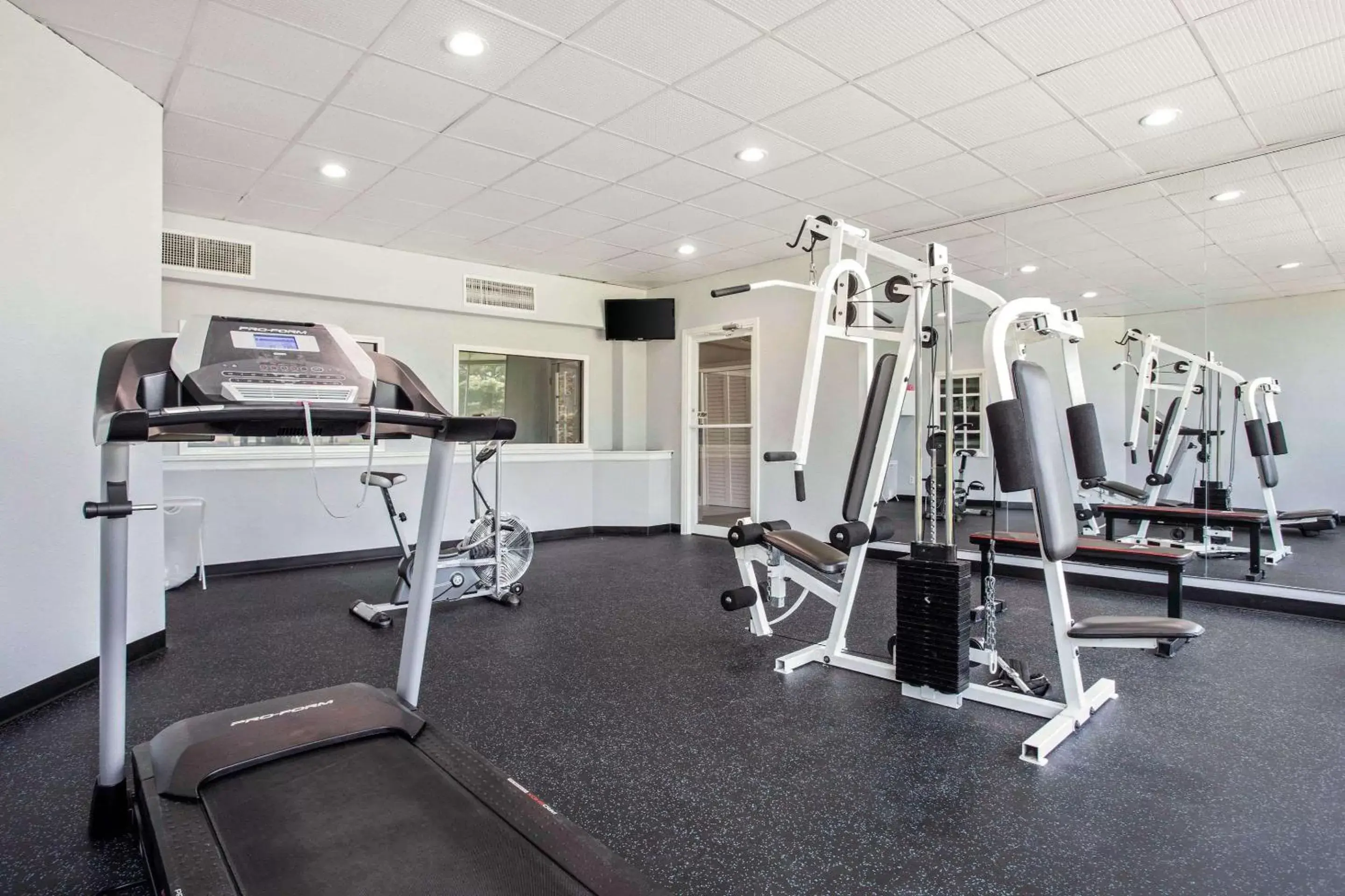 Fitness centre/facilities, Fitness Center/Facilities in Quality Inn & Suites University Area