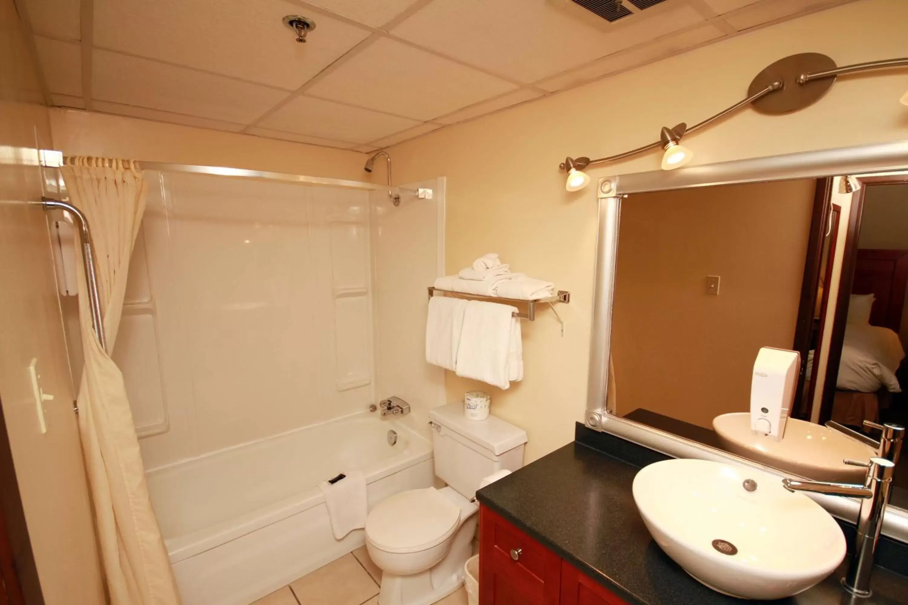 Shower, Bathroom in Best Western Gold Rush Inn