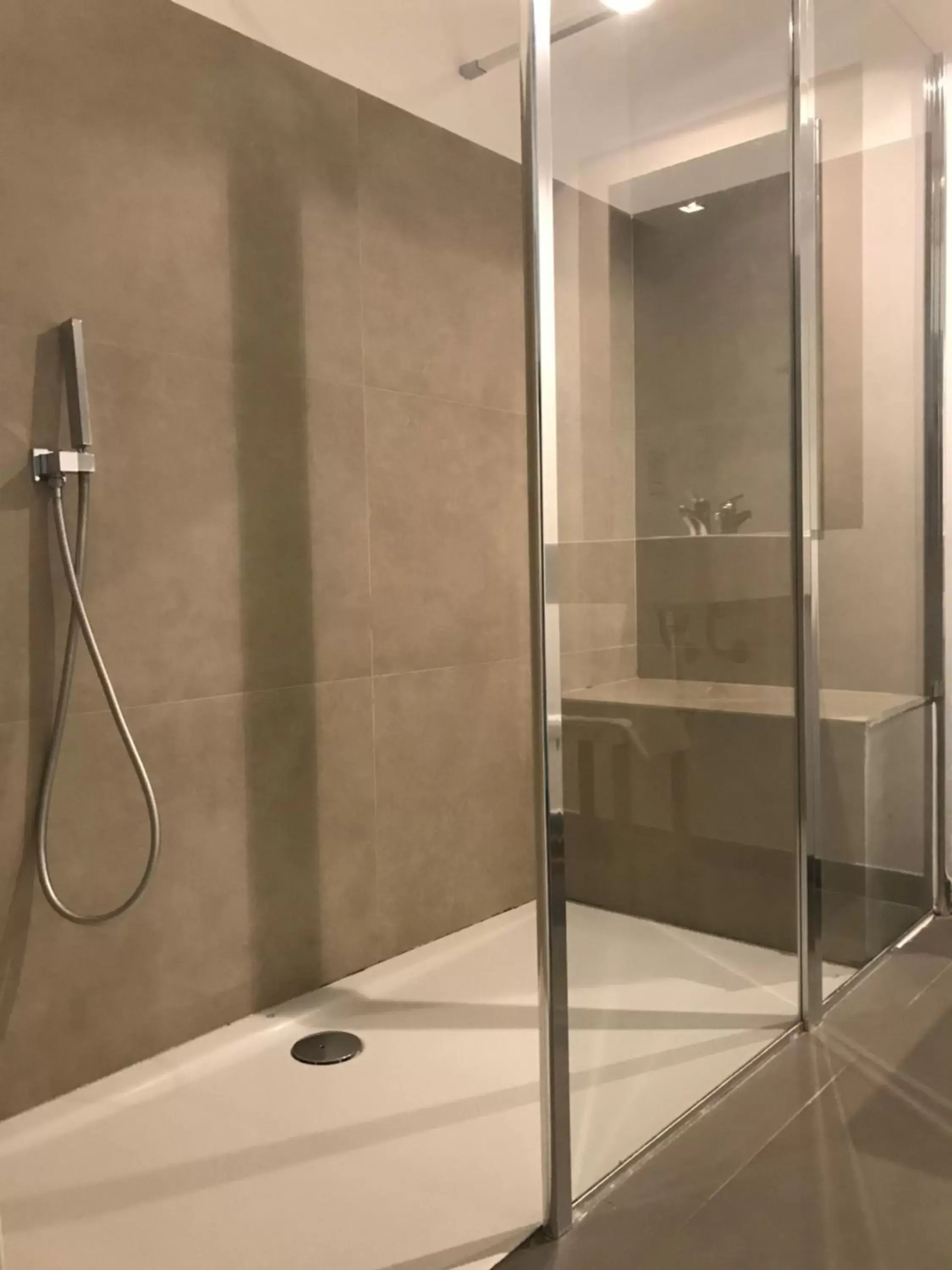 Shower, Bathroom in Casena Dei Colli, Sure Hotel Collection By Best Western