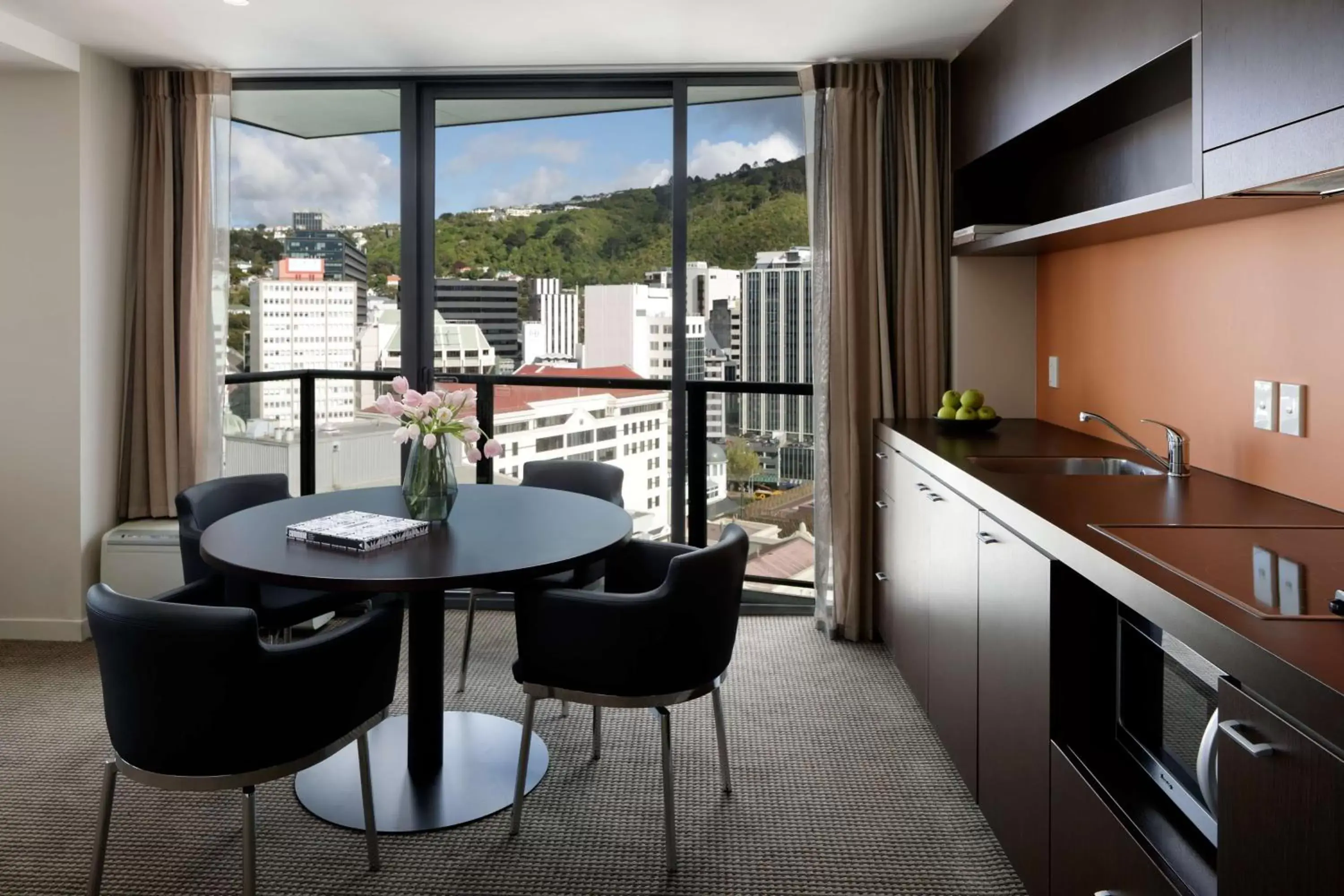 Photo of the whole room, Kitchen/Kitchenette in Rydges Wellington