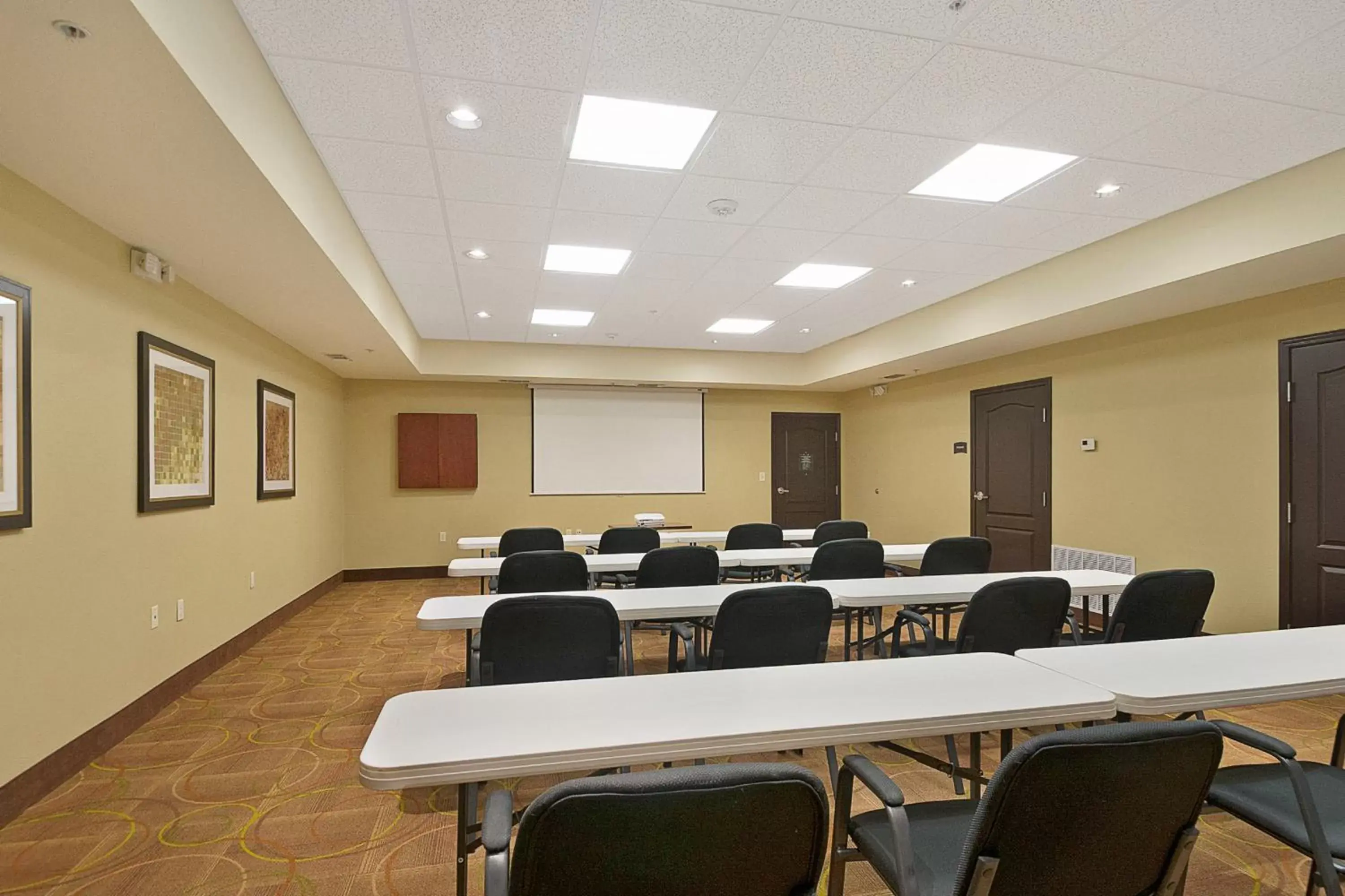 Meeting/conference room in Staybridge Suites Longview, an IHG Hotel