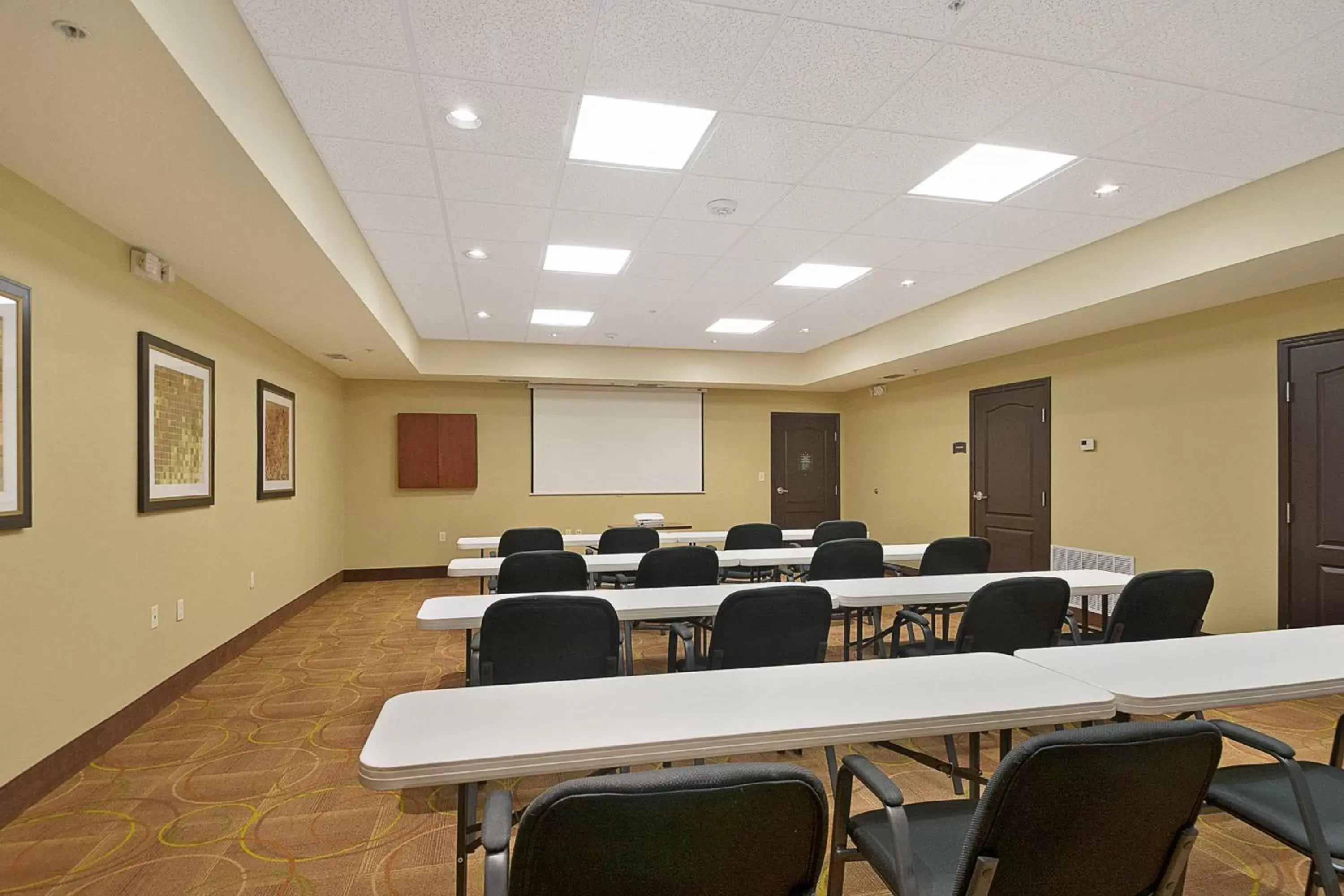 Meeting/conference room in Staybridge Suites Longview by IHG Meeting/conference room in Staybridge Suites Longview by IHG