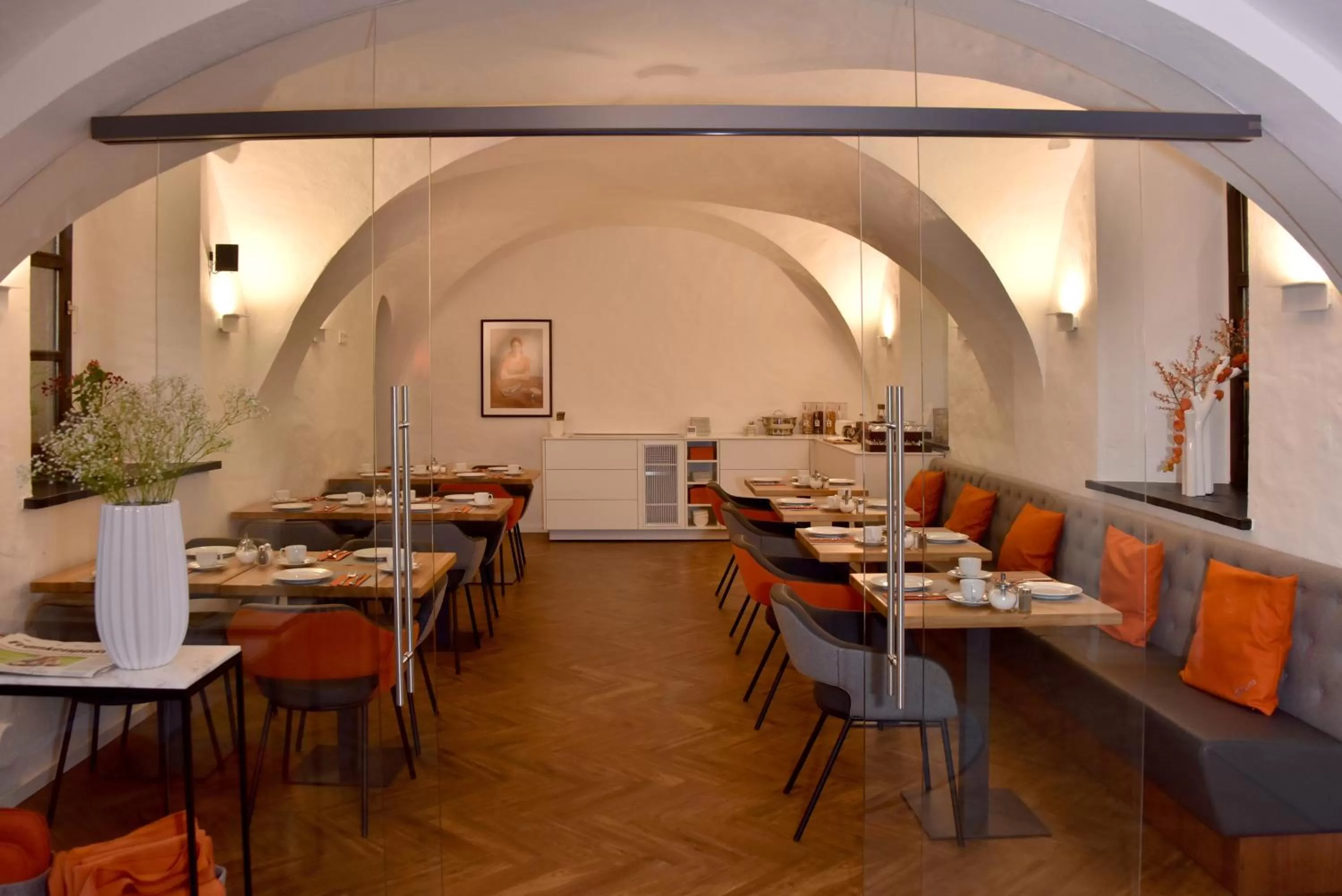 Restaurant/places to eat in Hotel Maxplatz