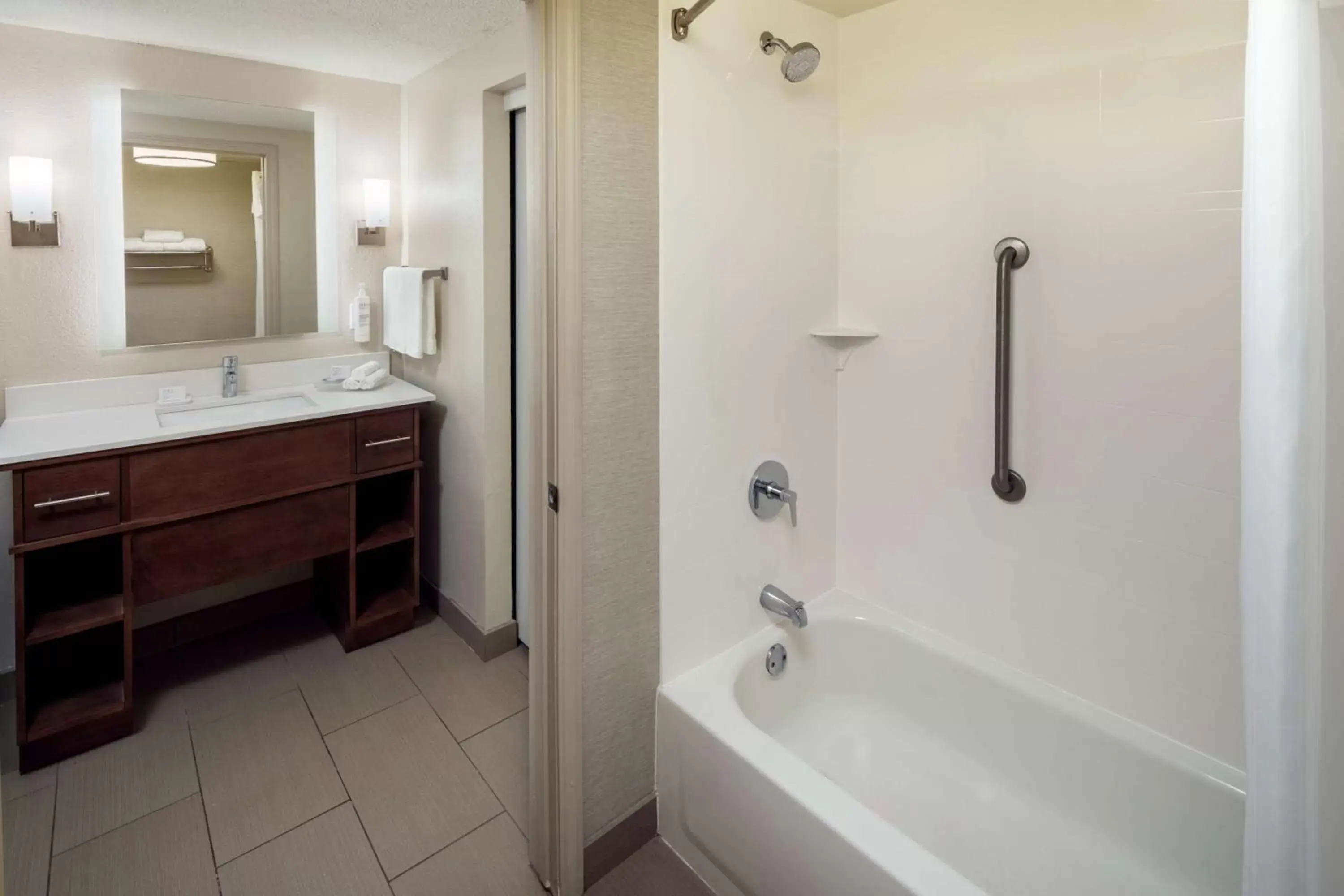 Bathroom in Homewood Suites by Hilton Wallingford-Meriden