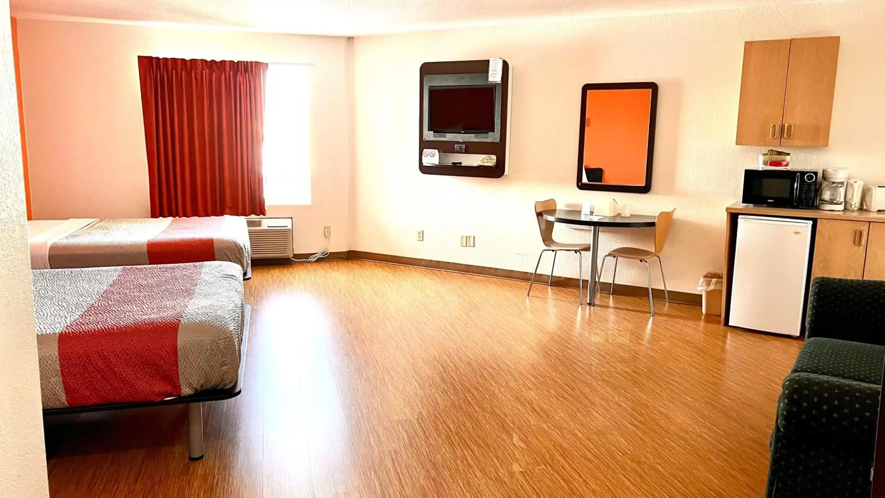 Bedroom in Motel 6-Regina, SK