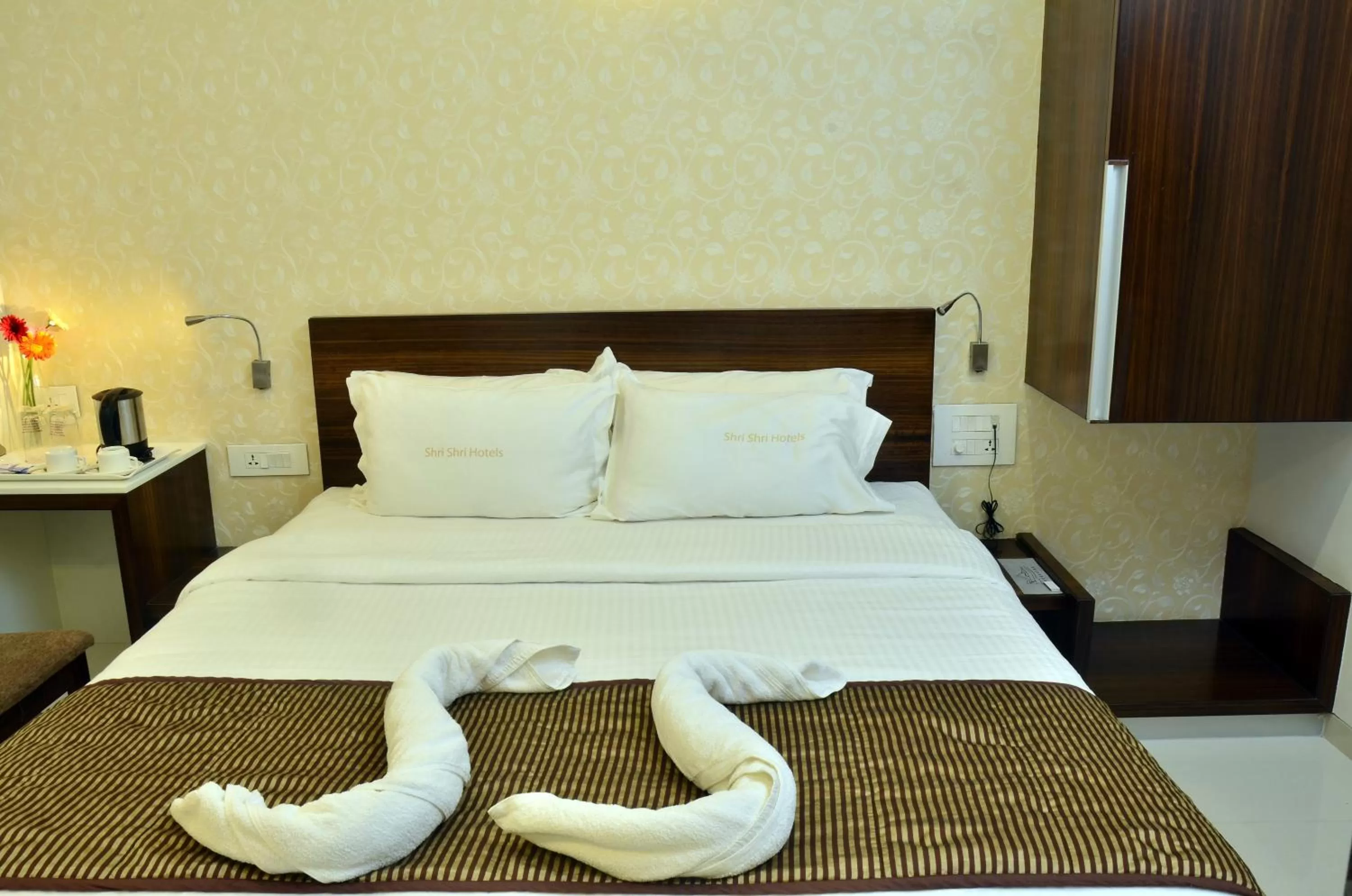 Bedroom, Bed in Hotel SRI SRI EXECUTIVE KOLHAPUR NEAR MAHALAXMI TEMPLE