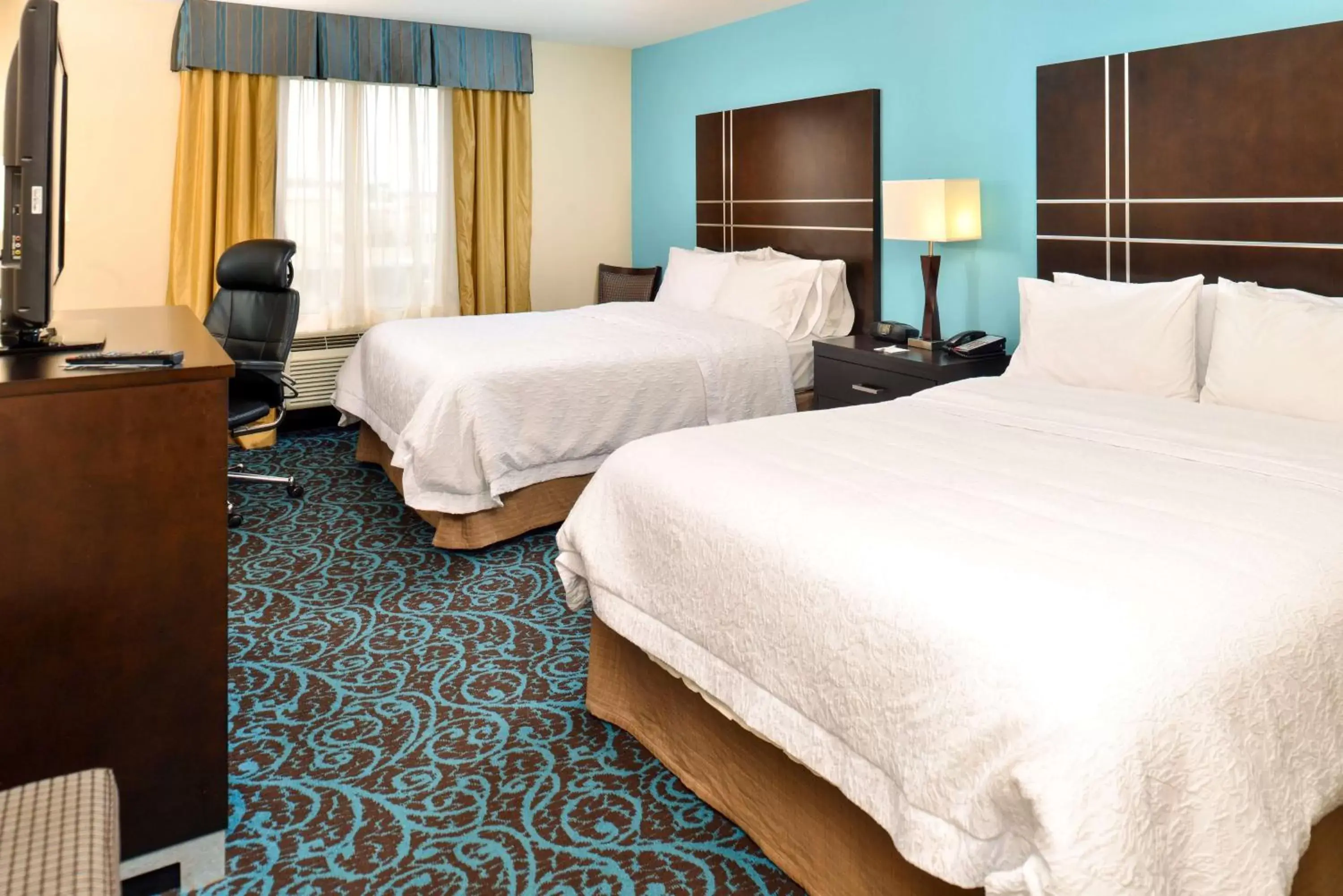 Bed in Hampton Inn by Hilton Dayton South