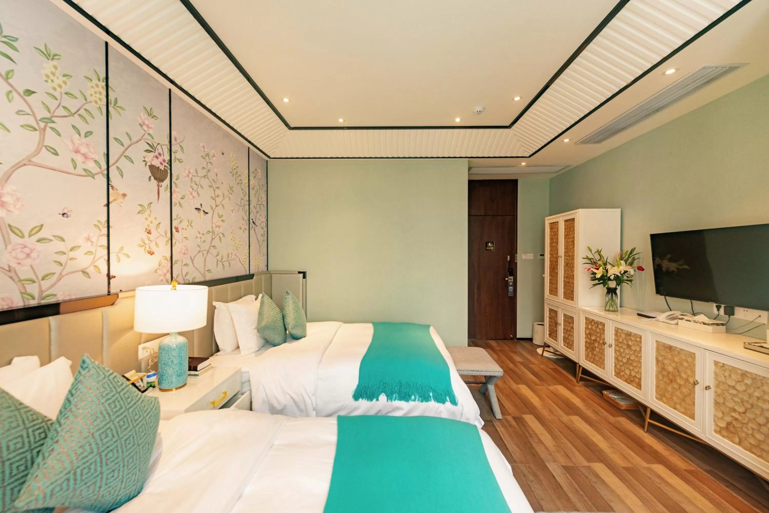 Photo of the whole room, Bed in Li River Resort Villa Hotel