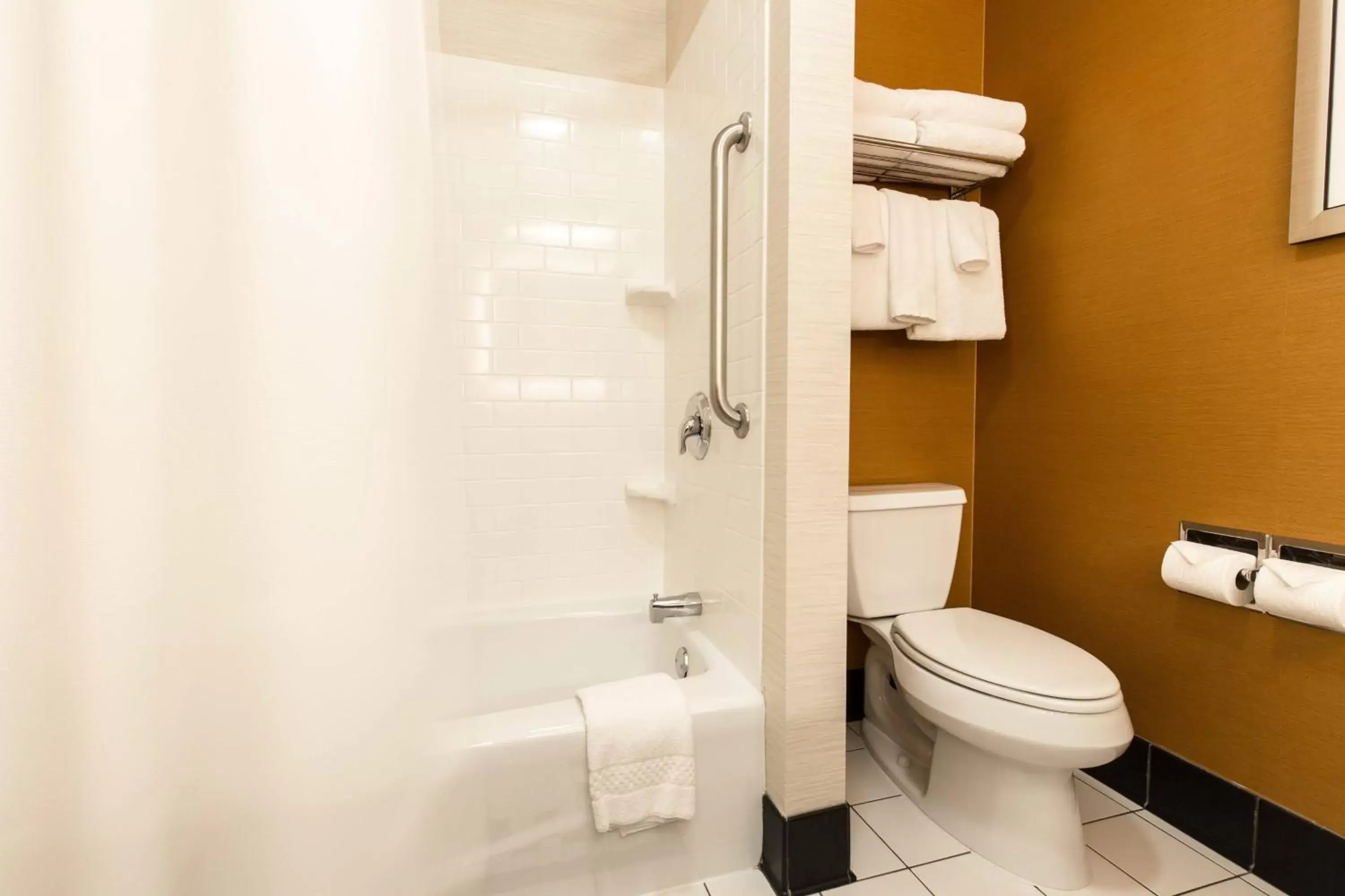 Bathroom in Fairfield Inn and Suites by Marriott Portsmouth Exeter