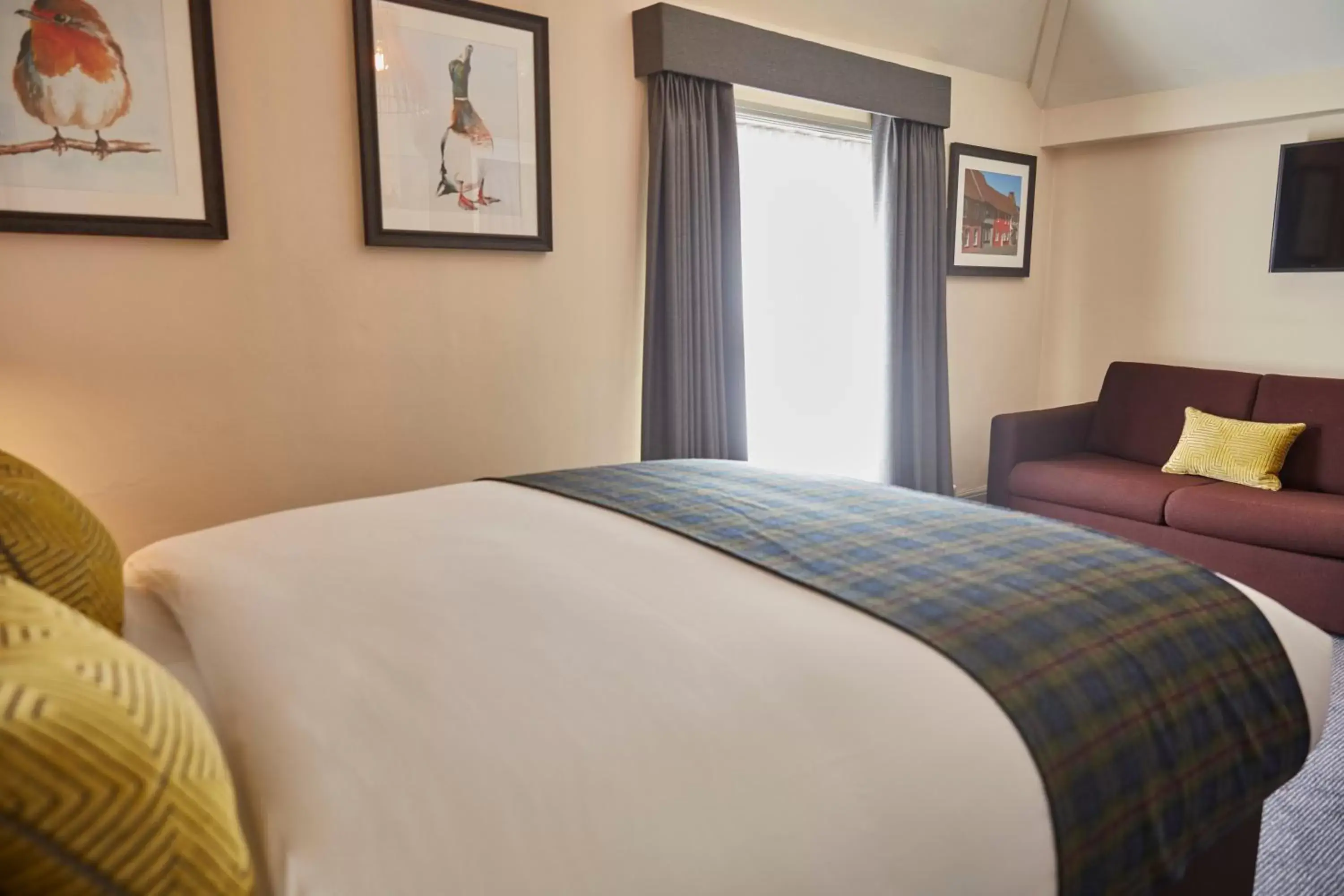 Communal lounge/ TV room, Bed in Swan Hotel by Greene King Inns