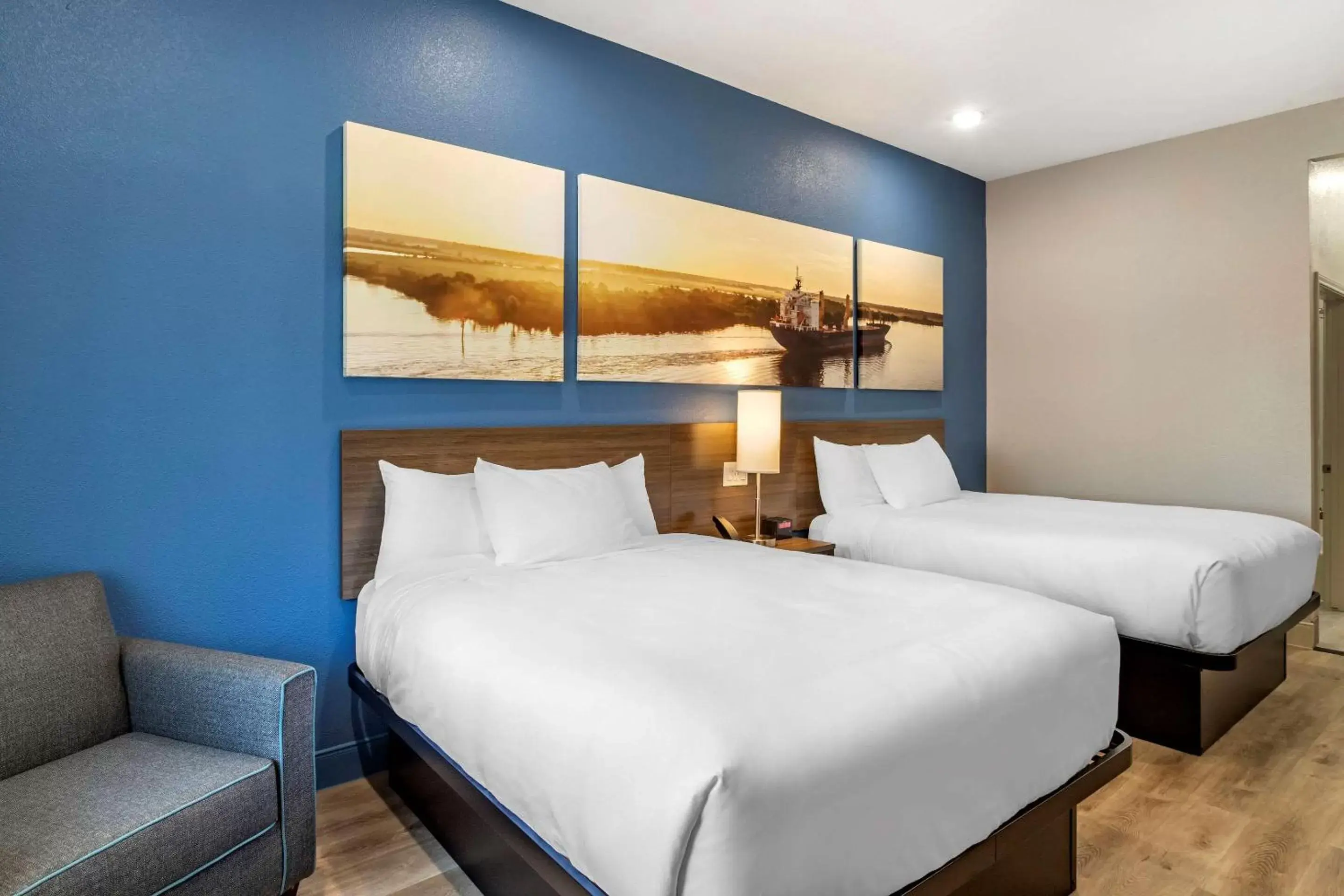 Photo of the whole room, Bed in Clarion Pointe Port Arthur-Beaumont South Photo of the whole room, Bed in Clarion Pointe Port Arthur-Beaumont South