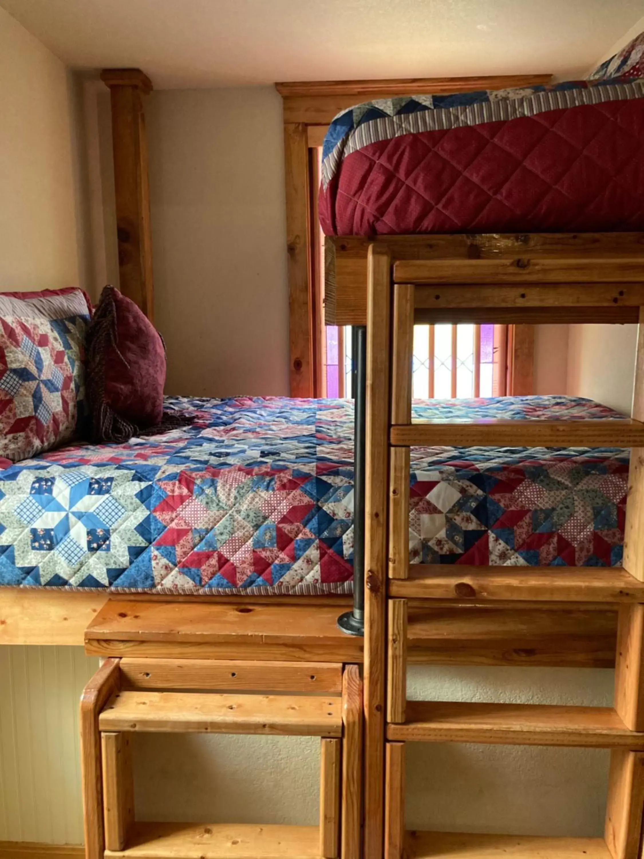 Bed, Bunk Bed in All Seasons Inn