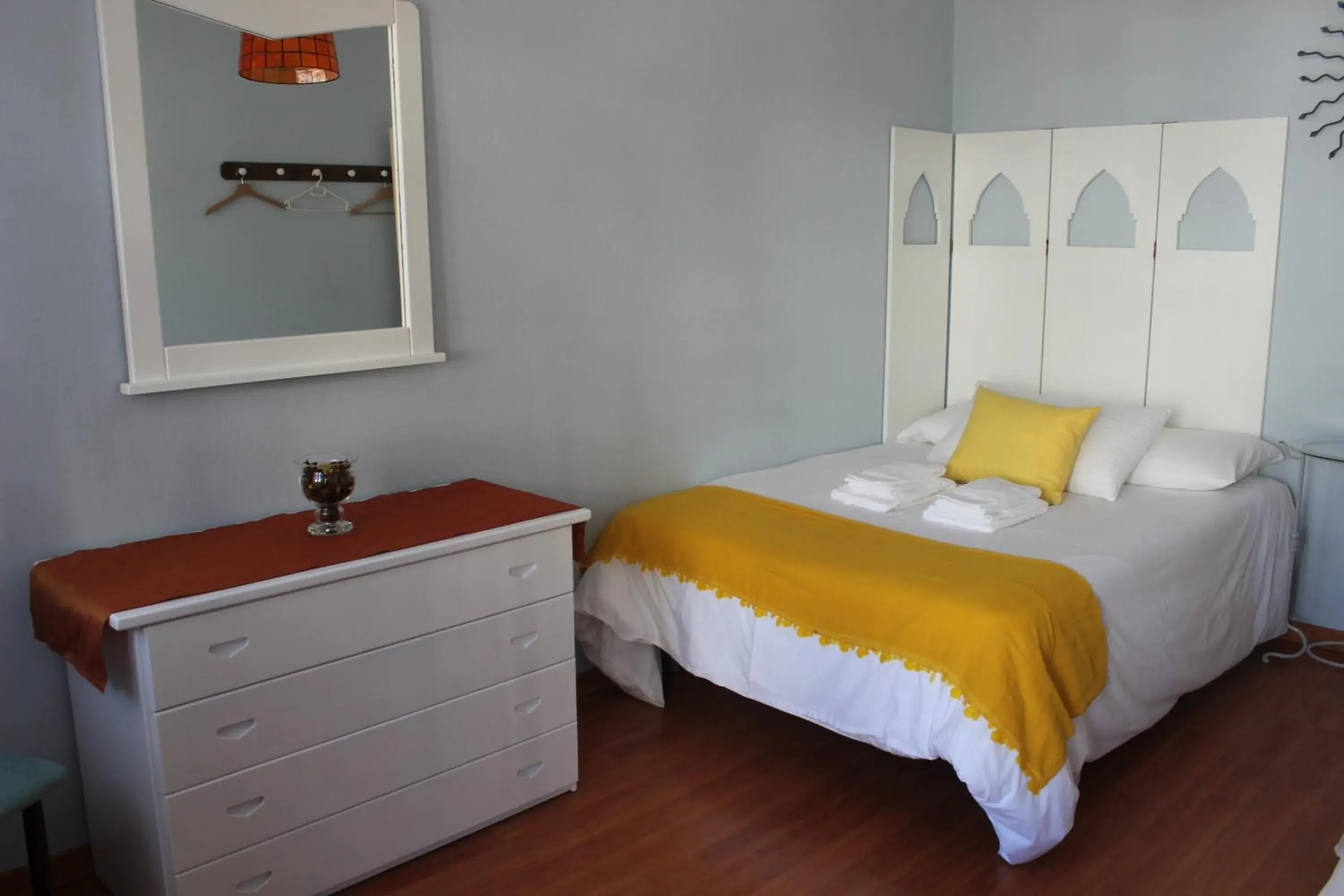 Decorative detail, Bed in Ericeira Chill Hill Hostel & Private Rooms - Peach Garden