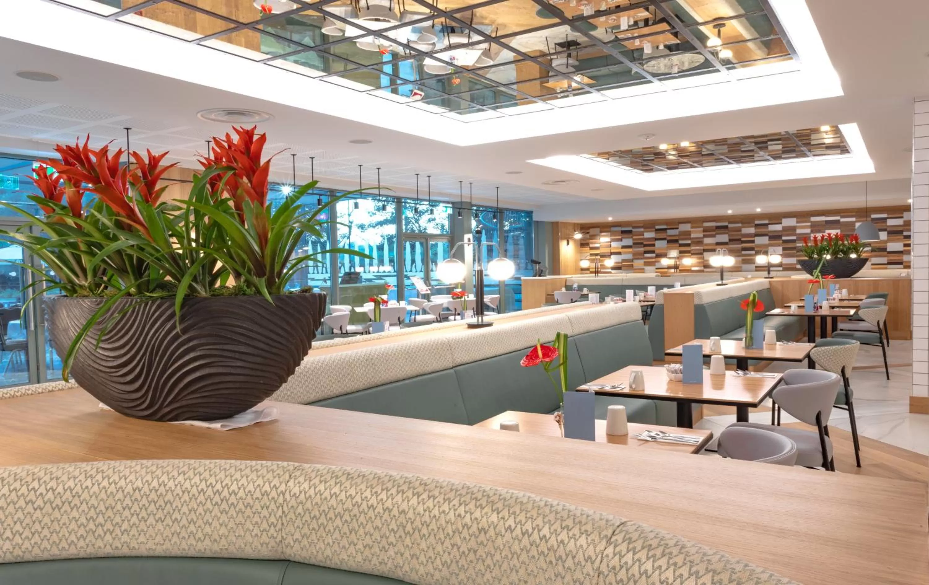 Restaurant/places to eat in Crowne Plaza Marlow by IHG