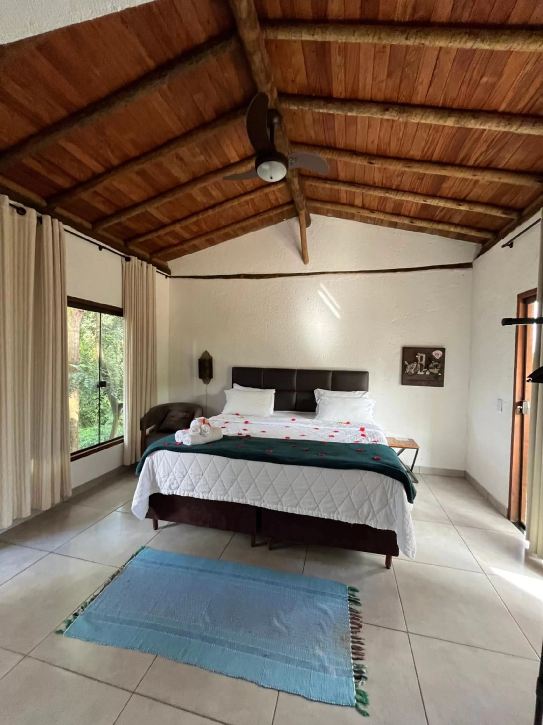 Bed in A Mi Manera Pousada , cerveja própria e Bistrô !