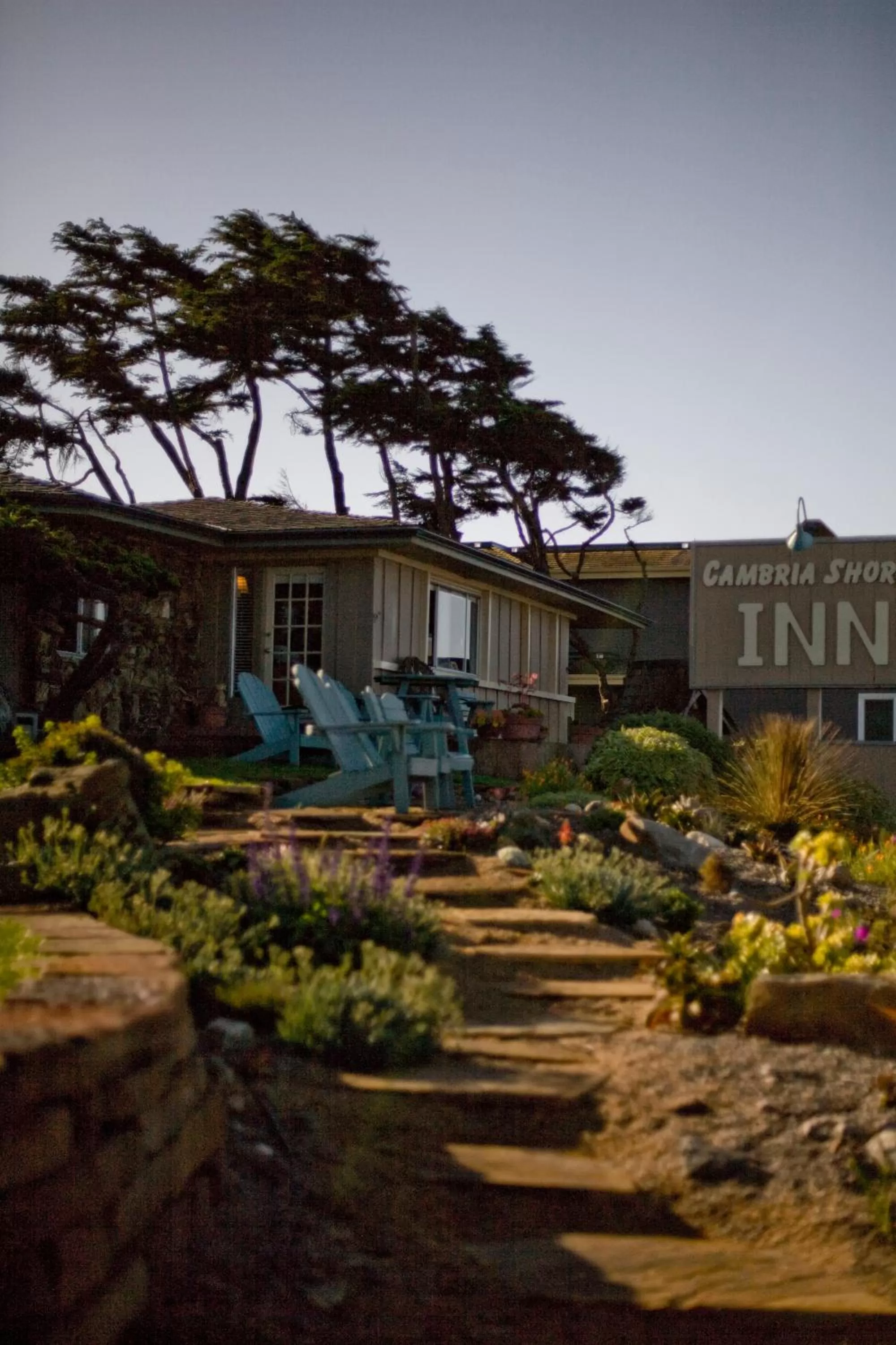 Facade/entrance in Cambria Shores Inn