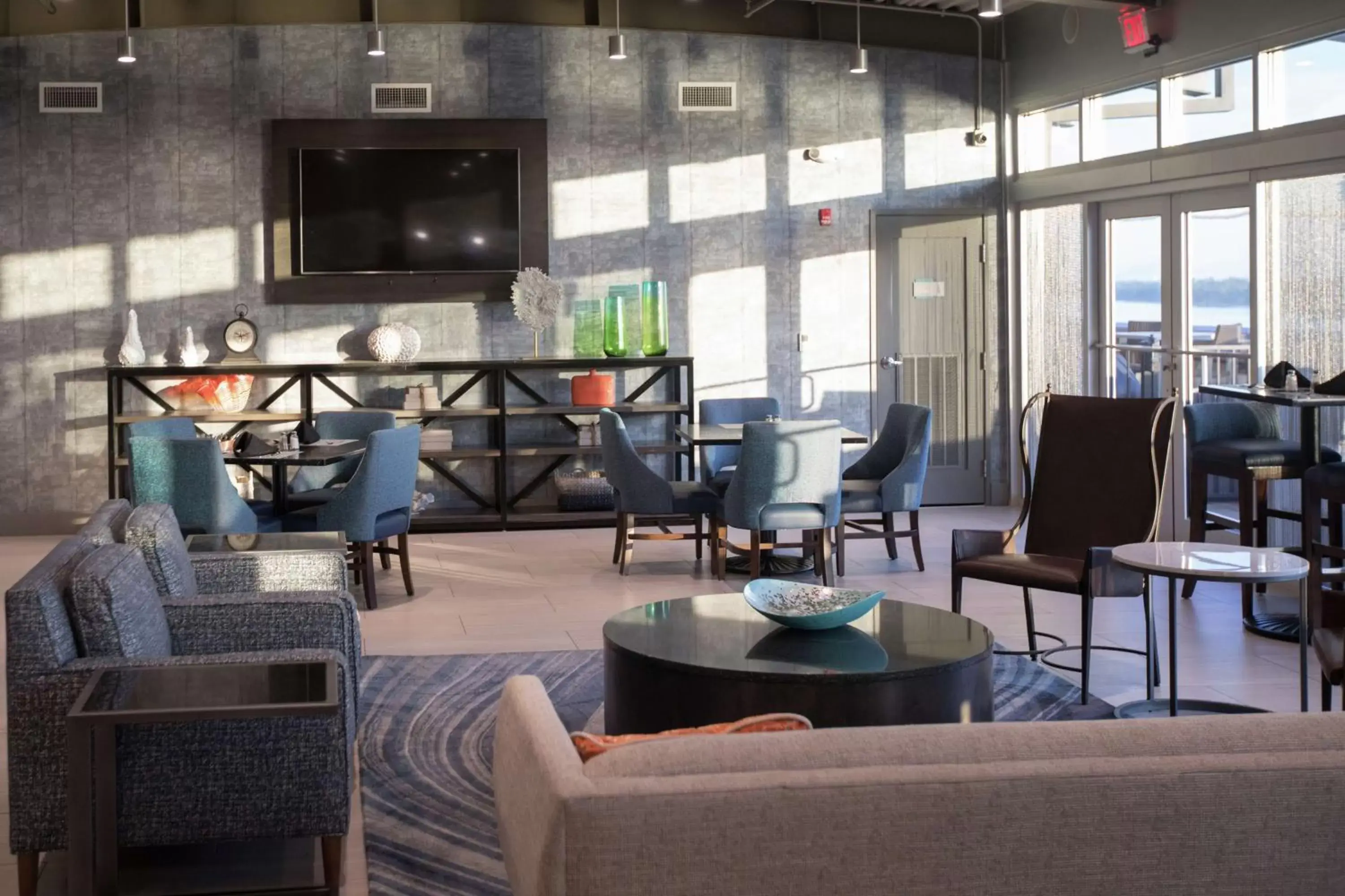 Lobby or reception, Lounge/Bar in The Cotton Sail Hotel Savannah - Tapestry Collection by Hilton