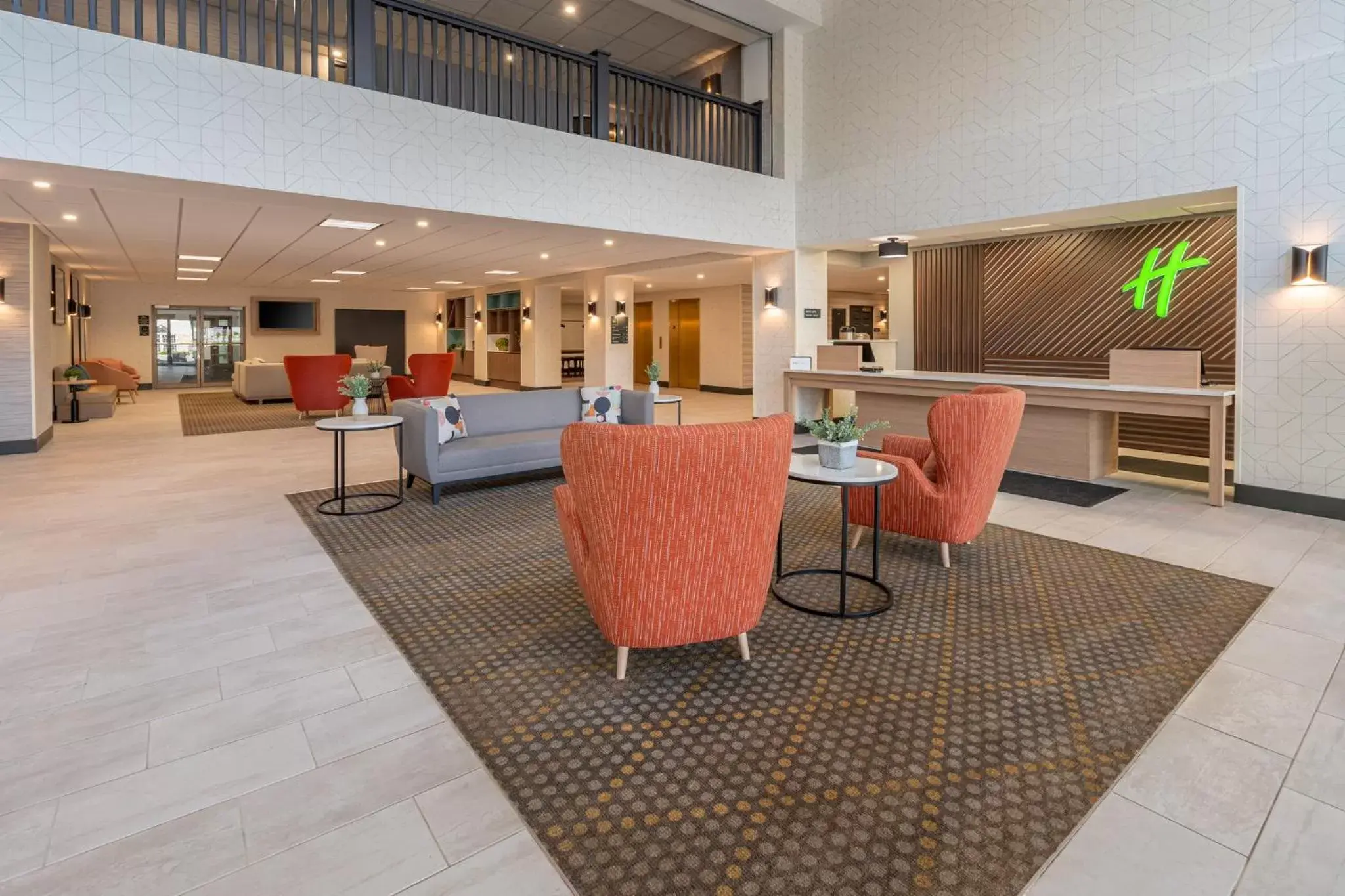 Property building, Seating Area in Holiday Inn Hotel & Suites Wausau-Rothschild, an IHG Hotel
