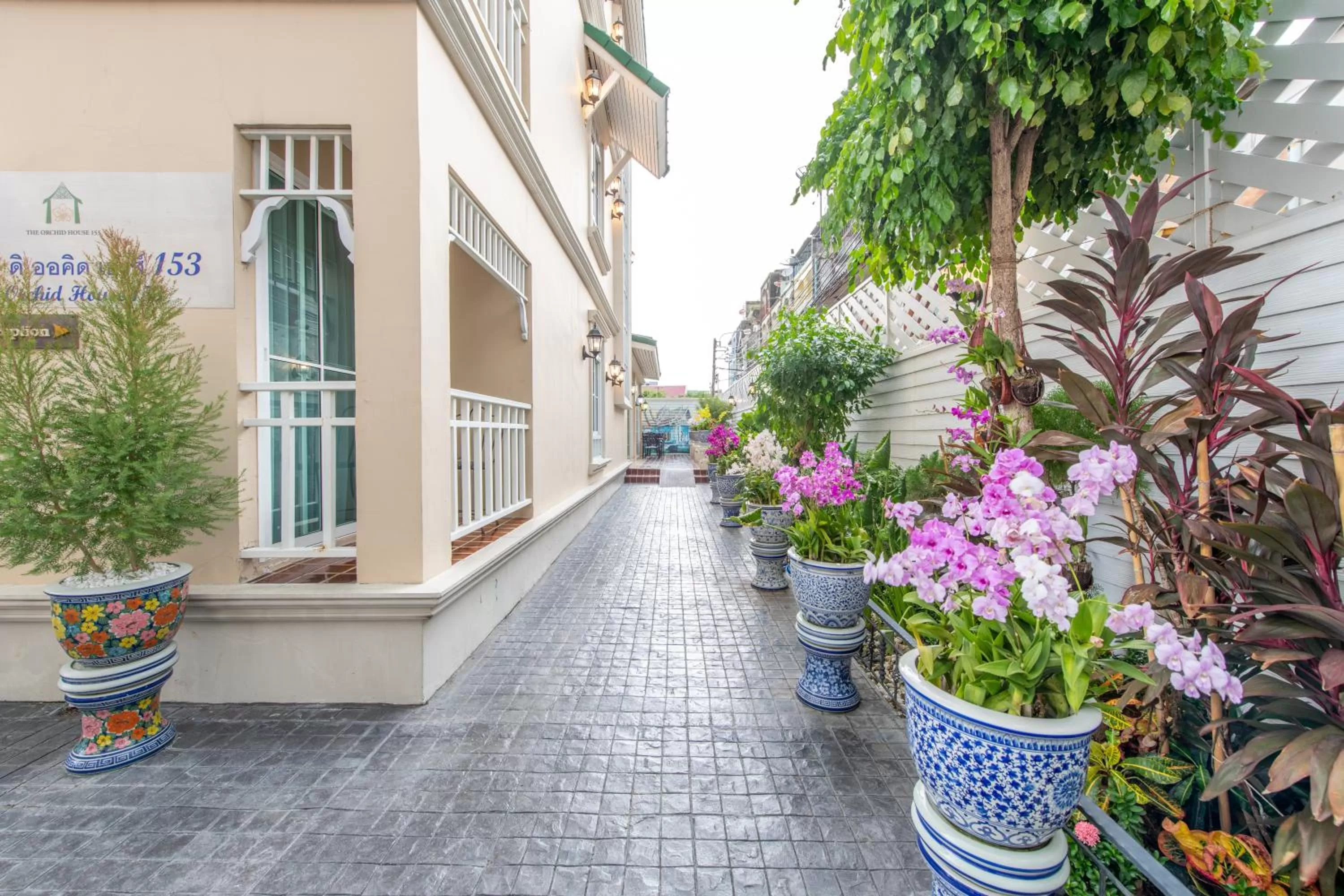 Facade/entrance in The Orchid House 153