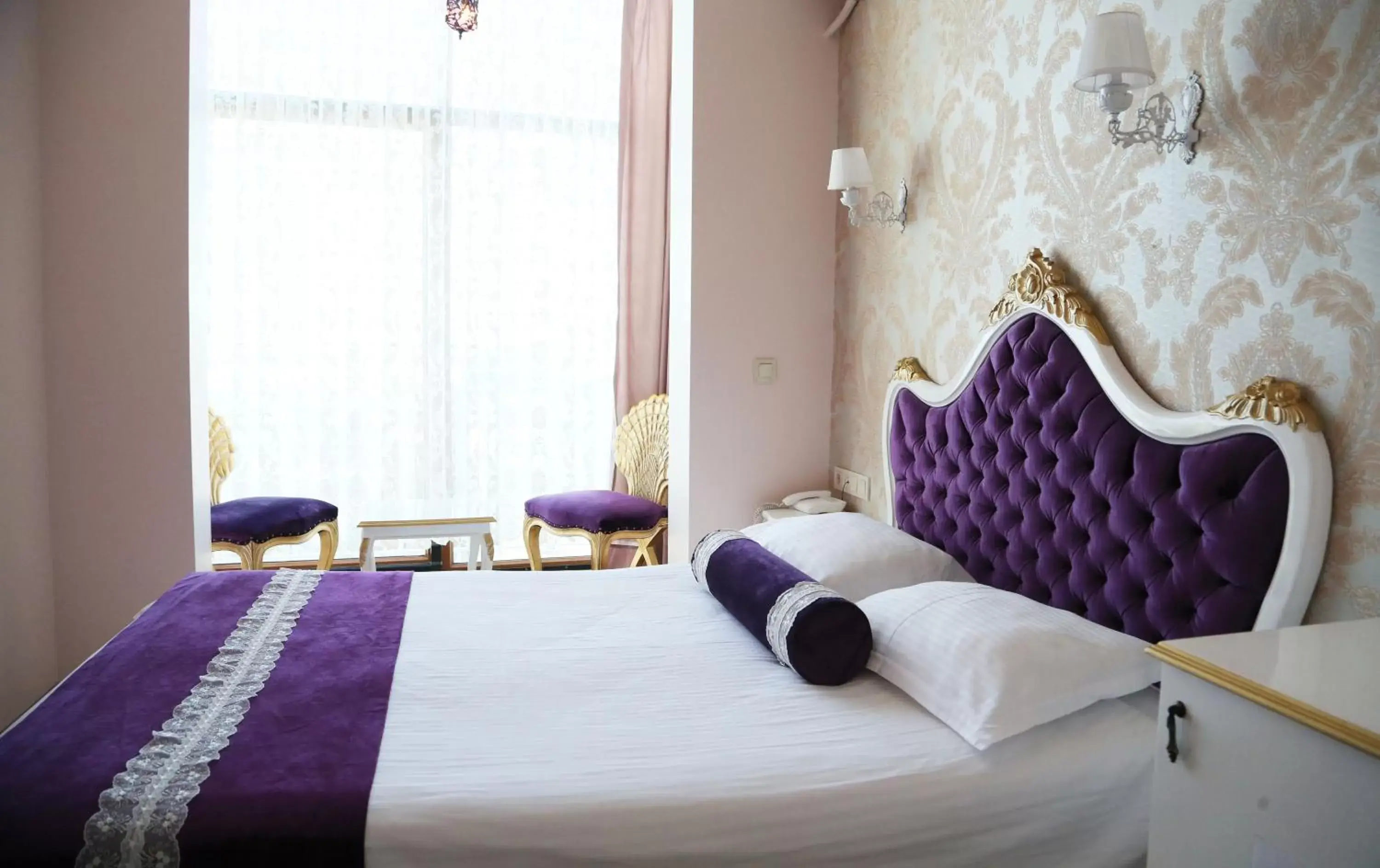 Bed in Romantic Hotel Istanbul