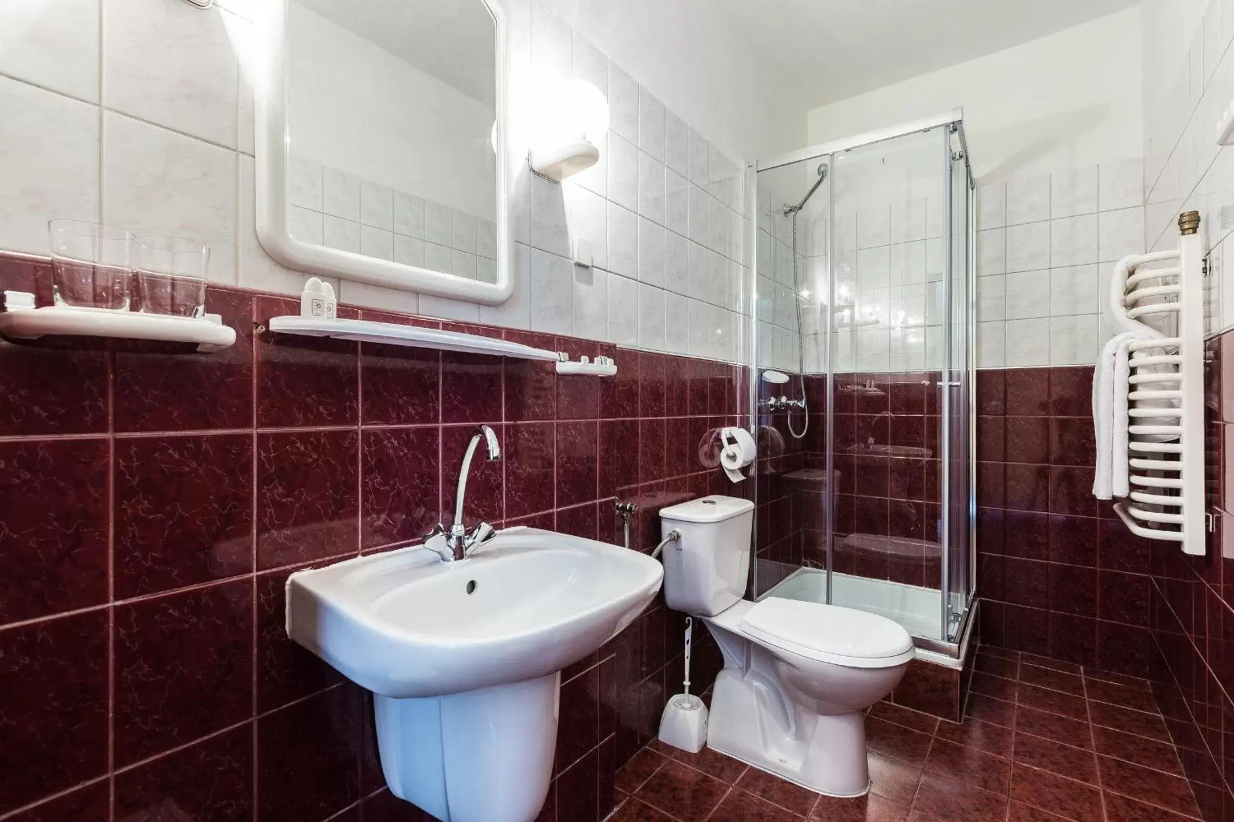 Shower, Bathroom in Hotel Helios