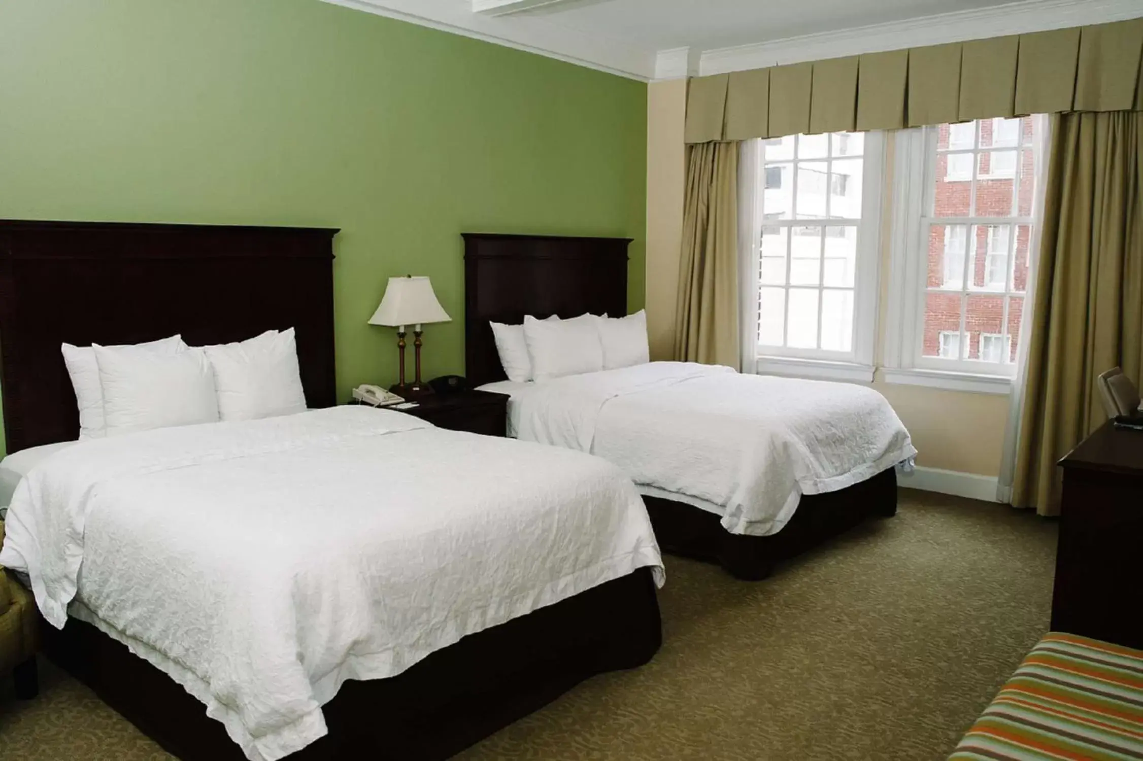 Bed in Hampton Inn & Suites Birmingham-Downtown-Tutwiler