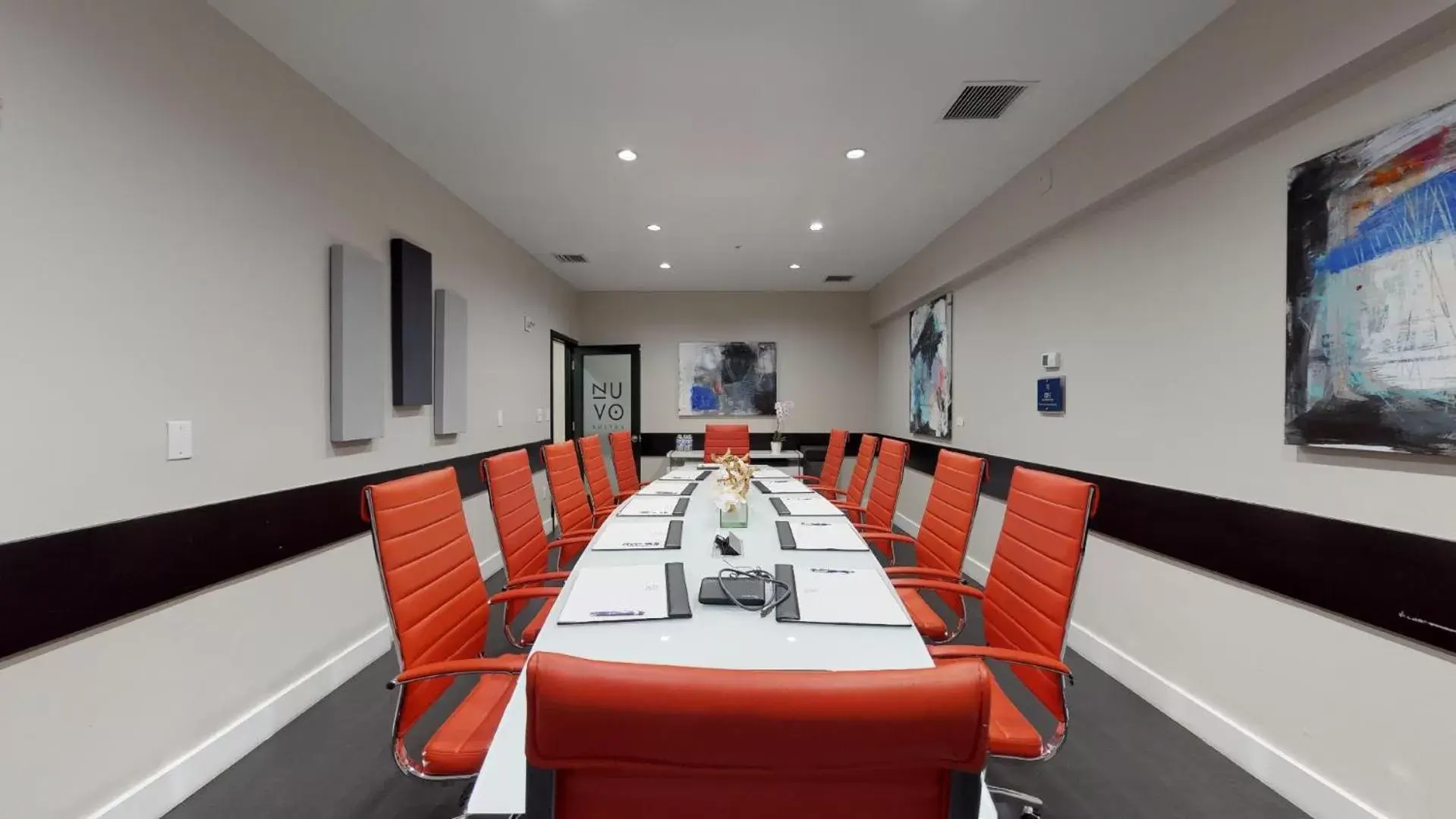 Meeting/conference room, Restaurant/Places to Eat in Nuvo Suites Hotel - Miami Doral