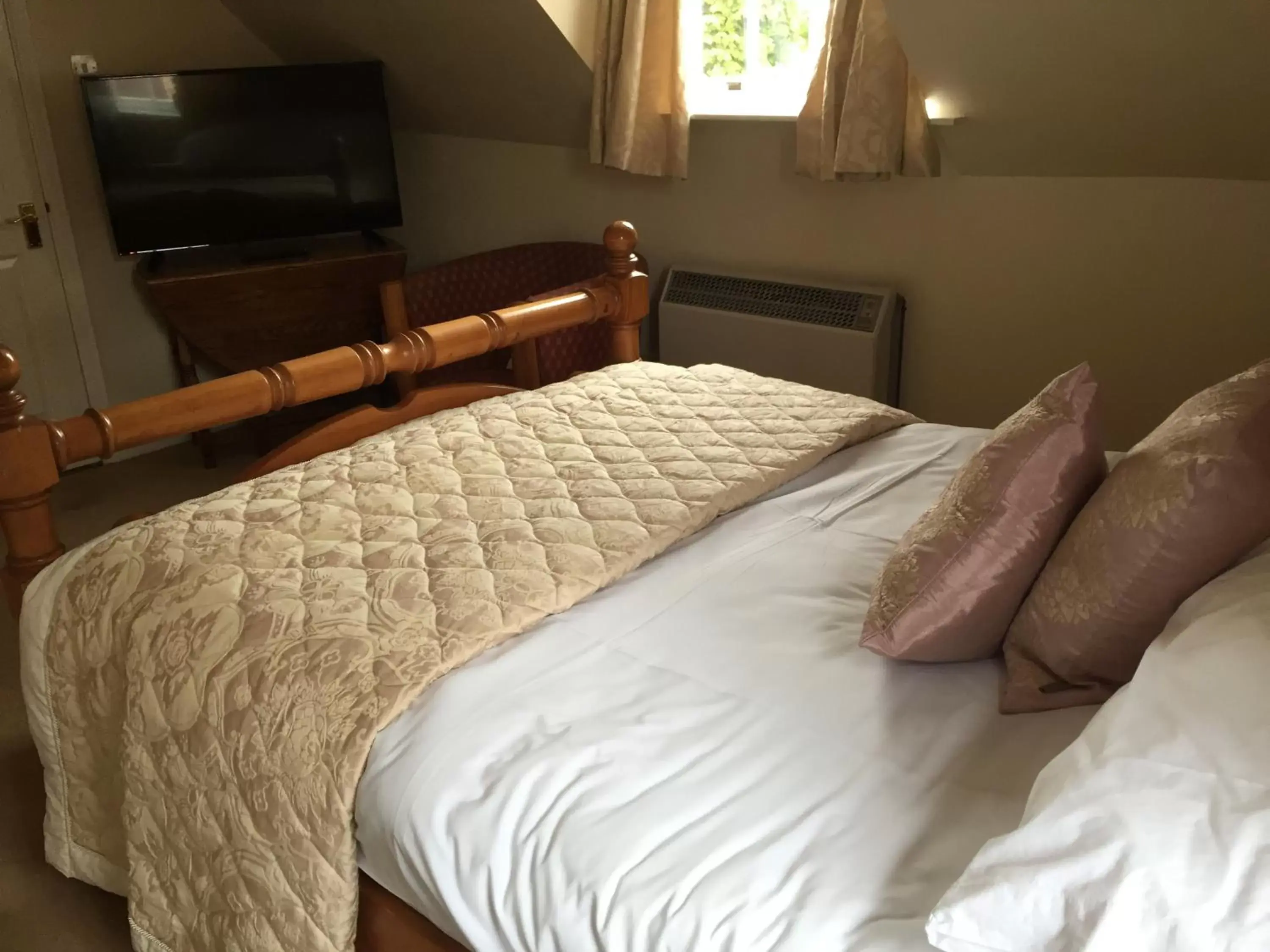 Bedroom, Bed in Wrangham House