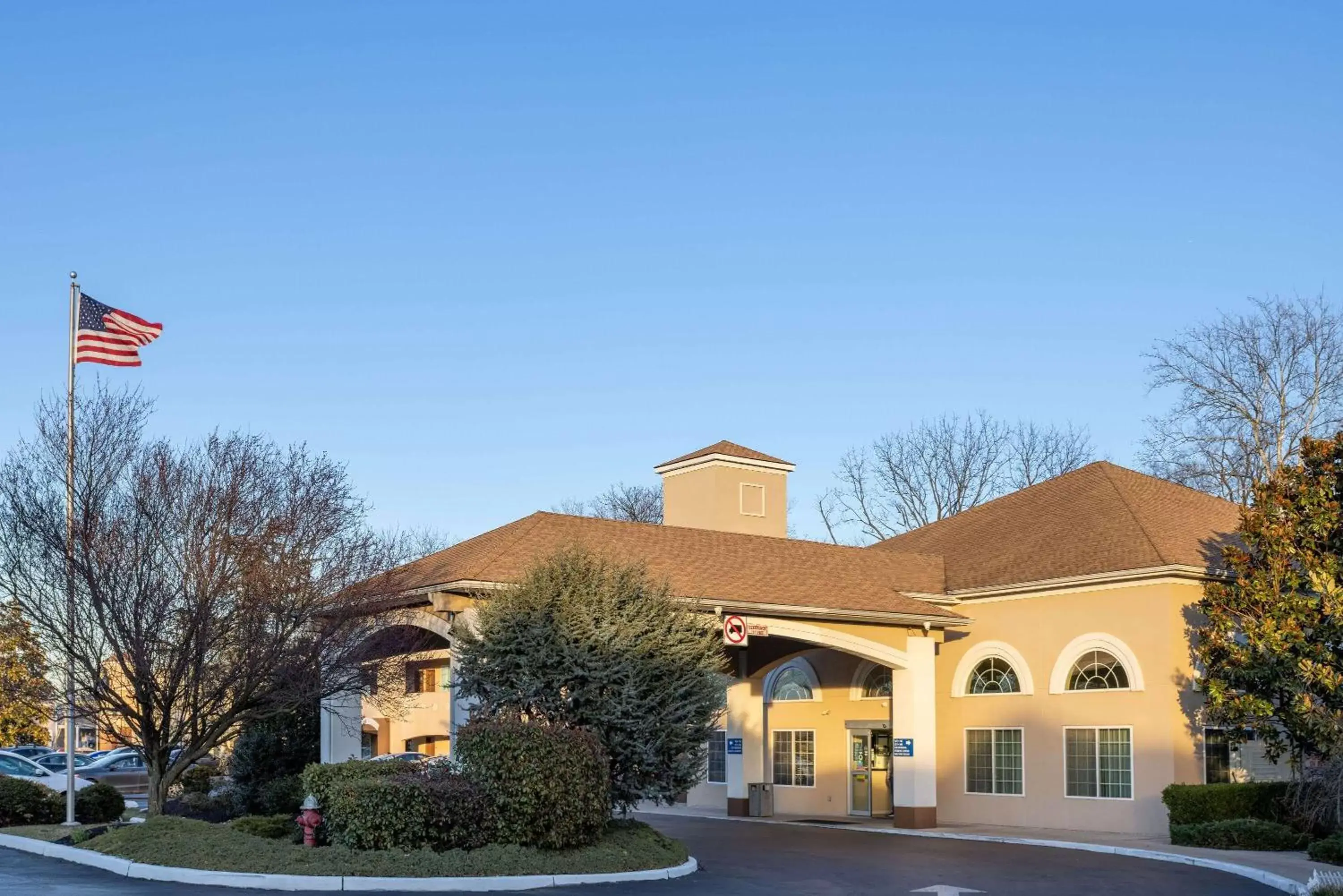 Property Building in Days Inn & Suites by Wyndham Cherry Hill - Philadelphia