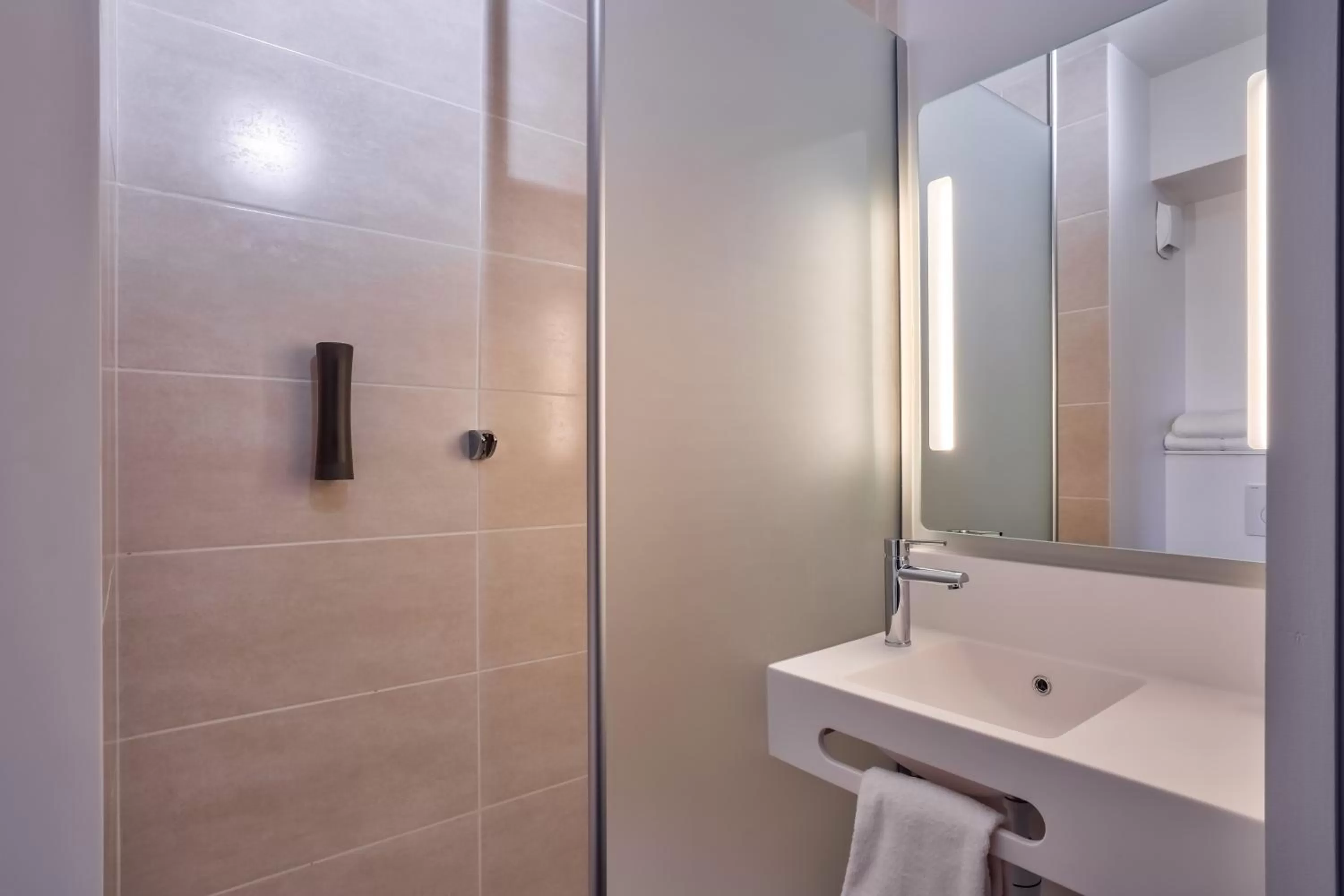 Bathroom in B&B HOTEL Paris Créteil