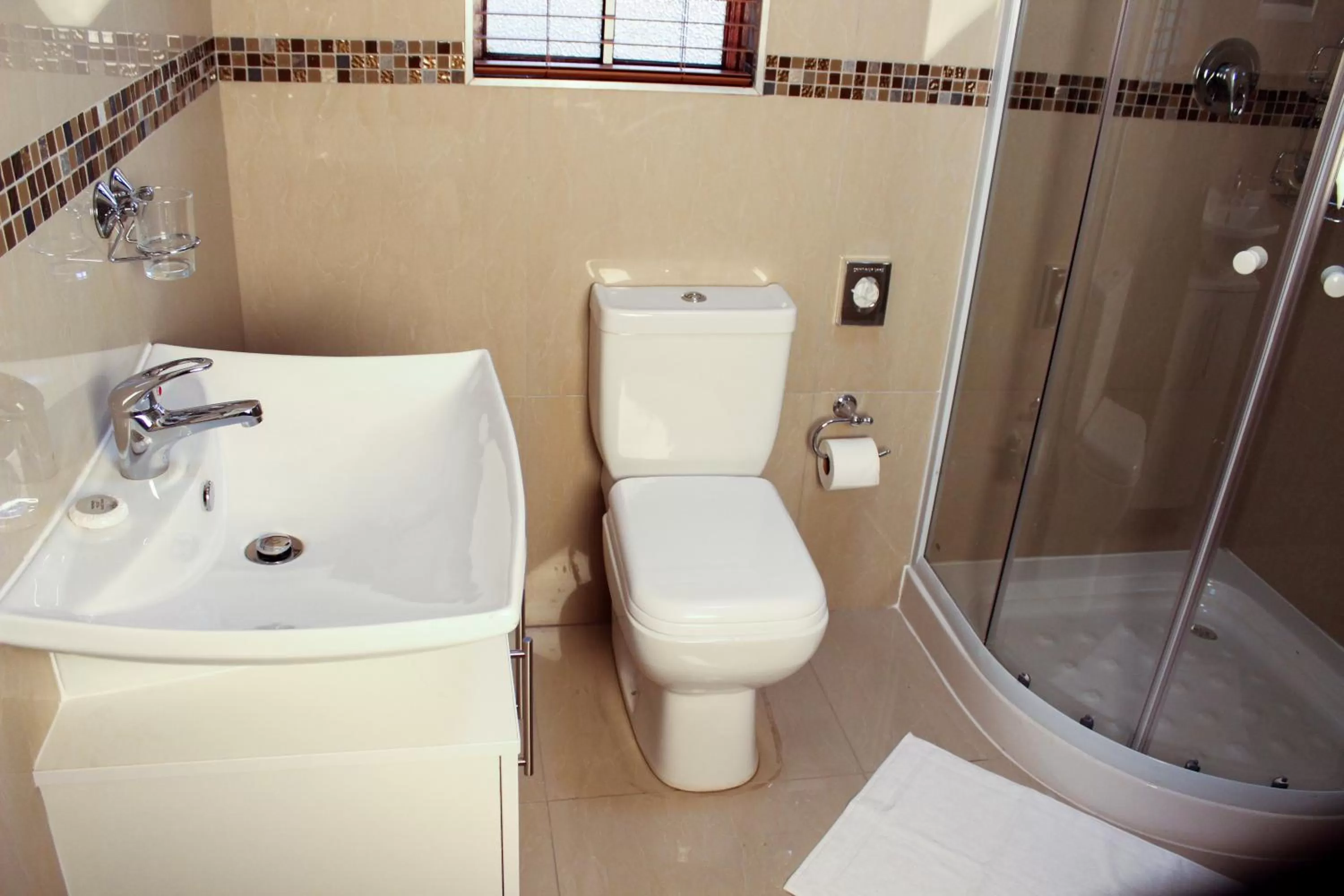 Bathroom in Victoria Heights B&B