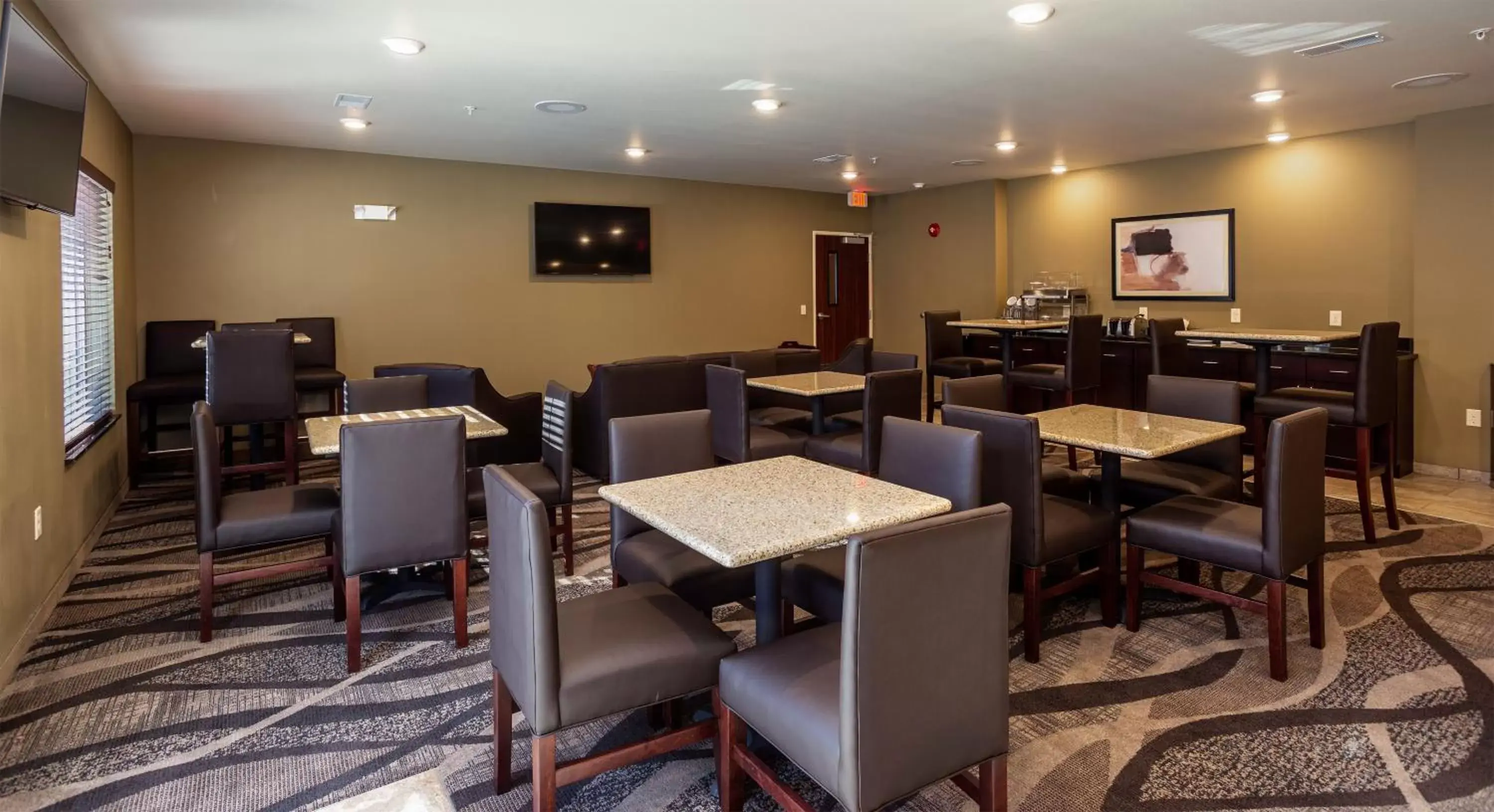 Lounge or bar, Restaurant/Places to Eat in Cobblestone Inn & Suites - Brookville