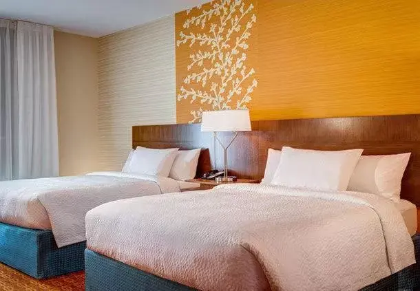 Bedroom, Bed in Fairfield Inn & Suites by Marriott Detroit Canton