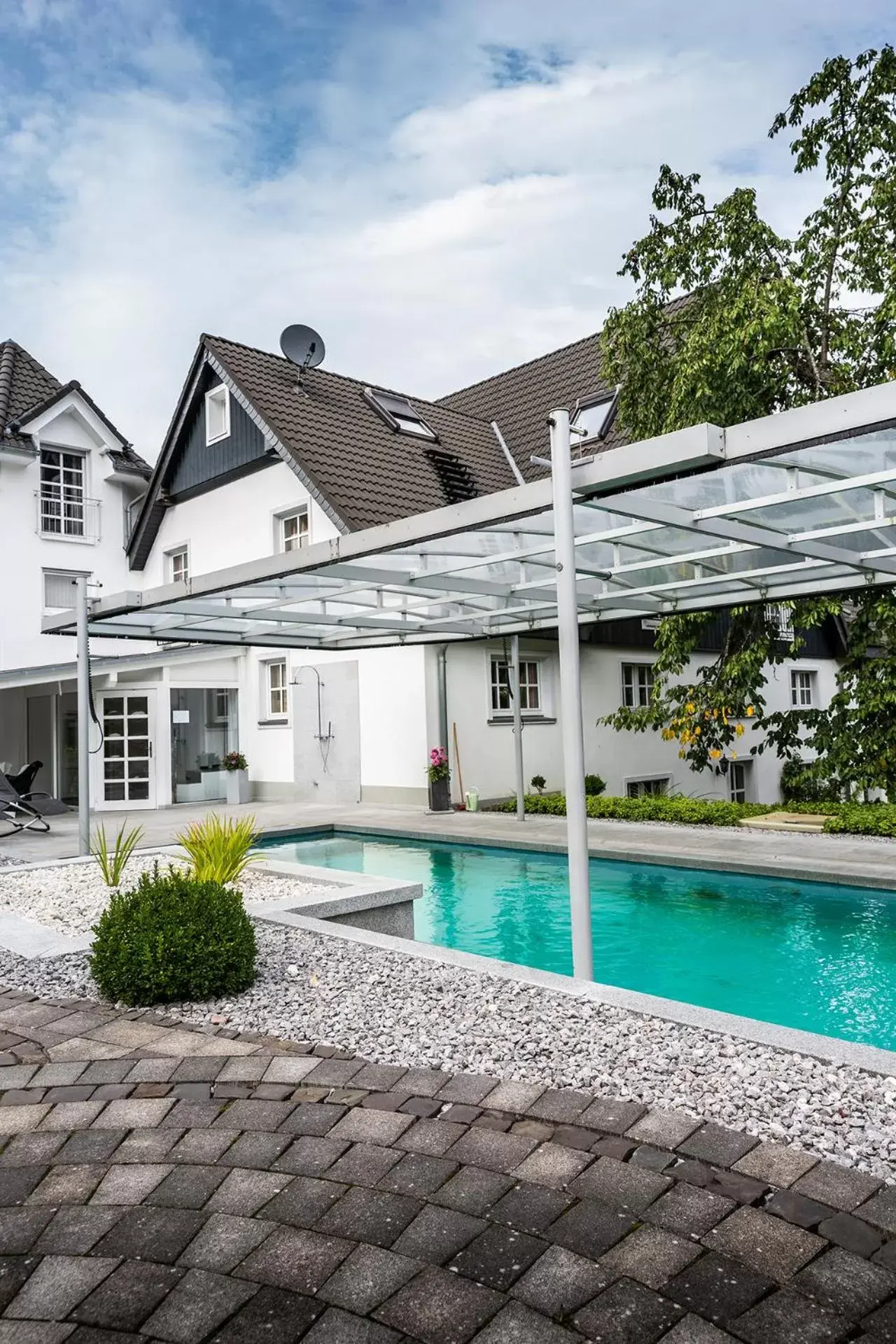 Swimming pool, Property Building in Romantik Hotel Neuhaus