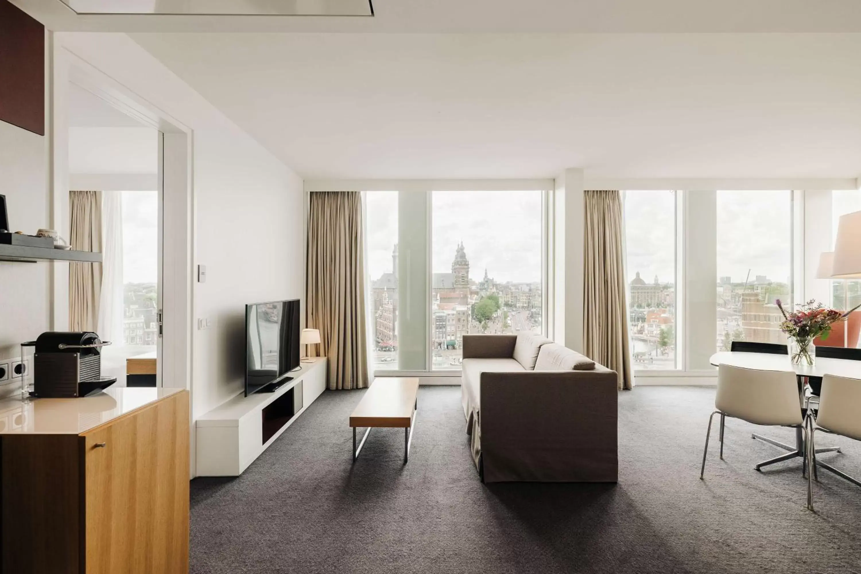 Living room in DoubleTree by Hilton Amsterdam Centraal Station