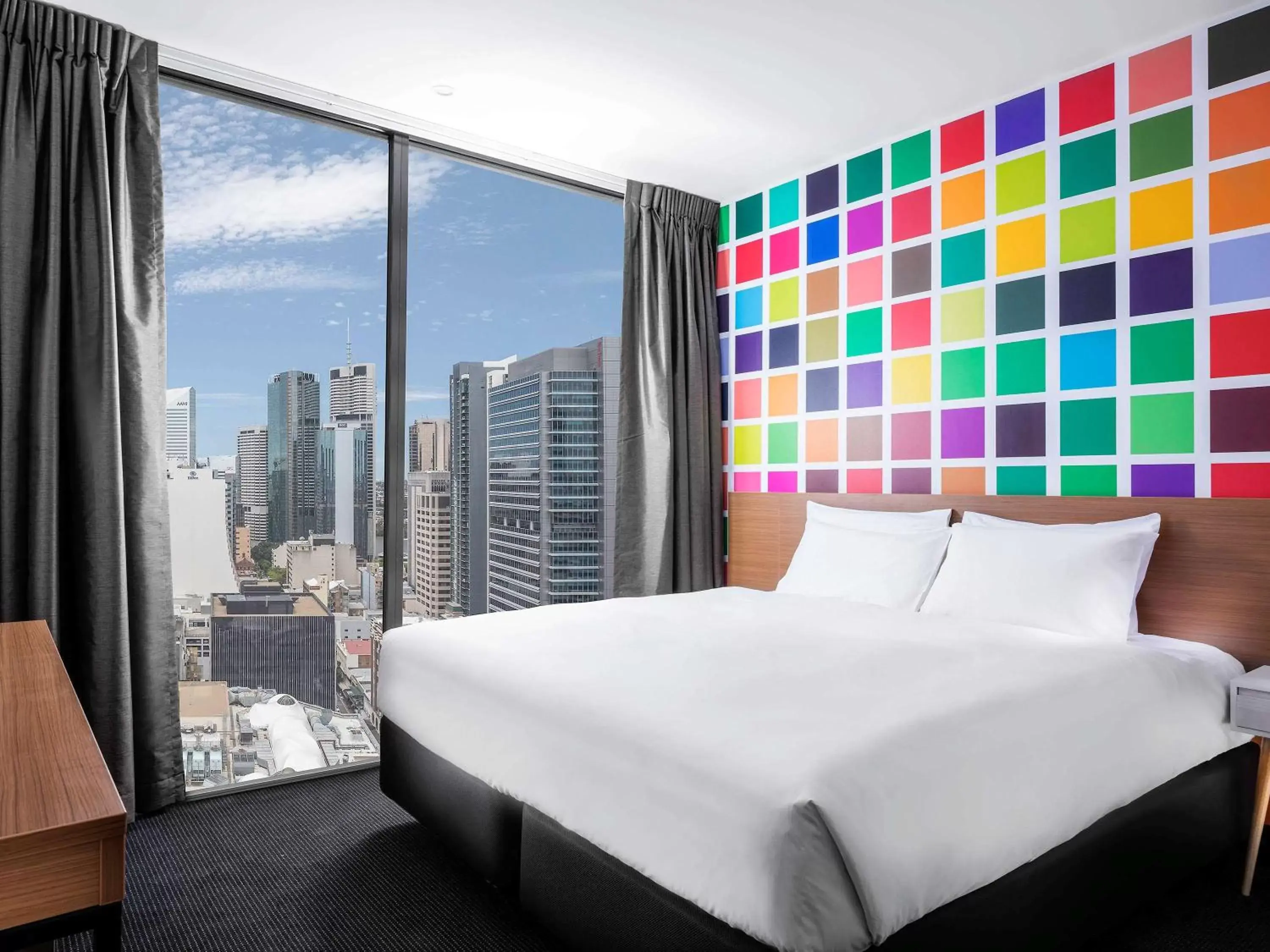 Photo of the whole room in ibis Styles Brisbane Elizabeth Street