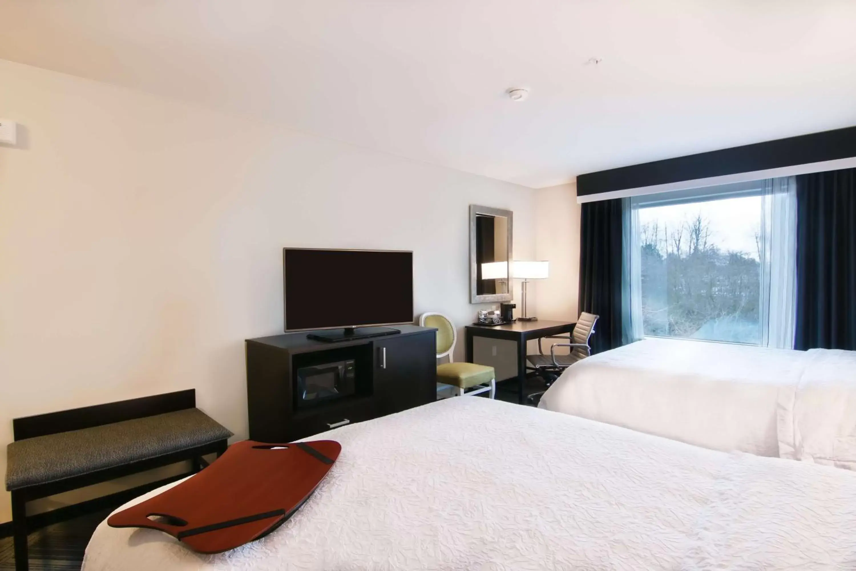 Bed in Hampton Inn & Suites Bellevue Downtown/Seattle Bed in Hampton Inn & Suites Bellevue Downtown/Seattle