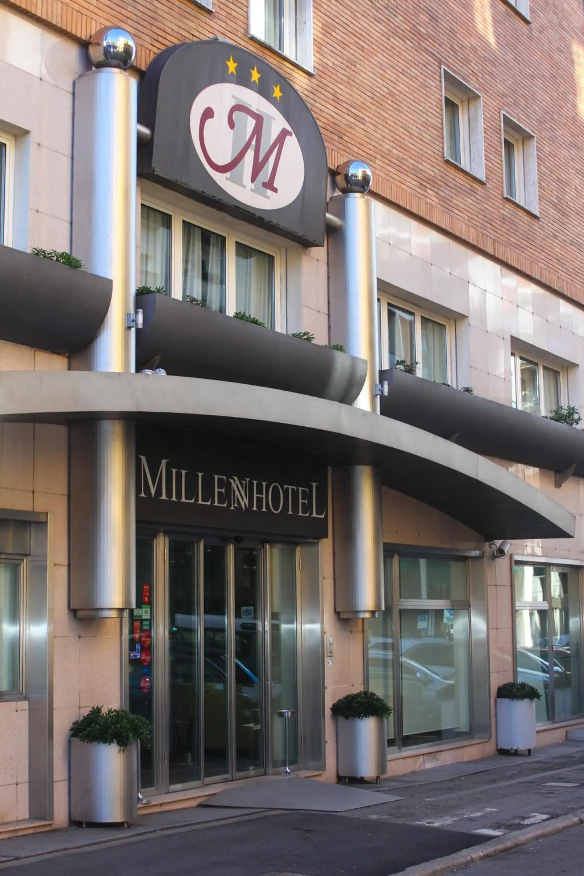Facade/entrance in Millennhotel Facade/entrance in Millennhotel