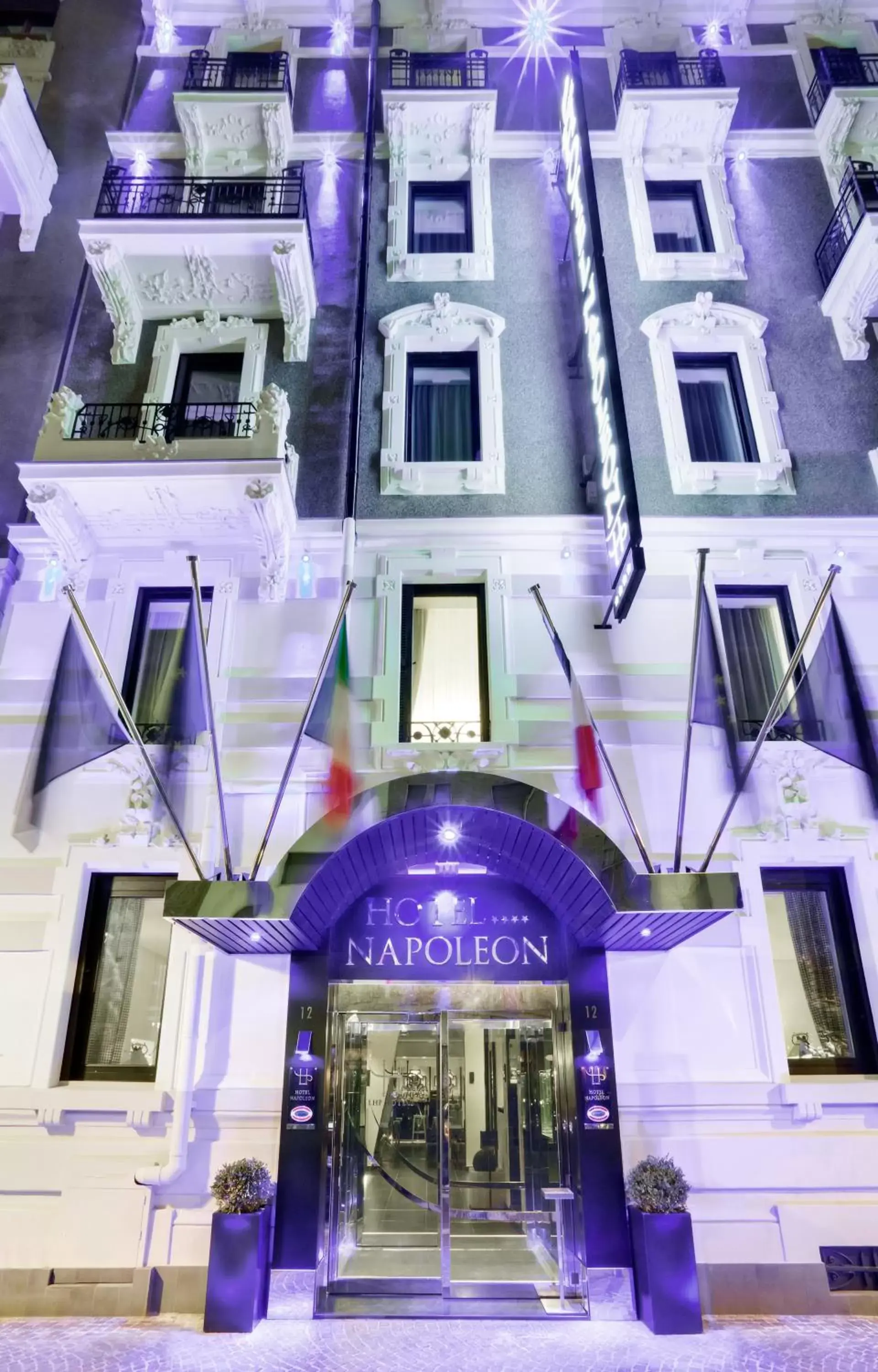 Facade/entrance in LHP Hotel Napoleon