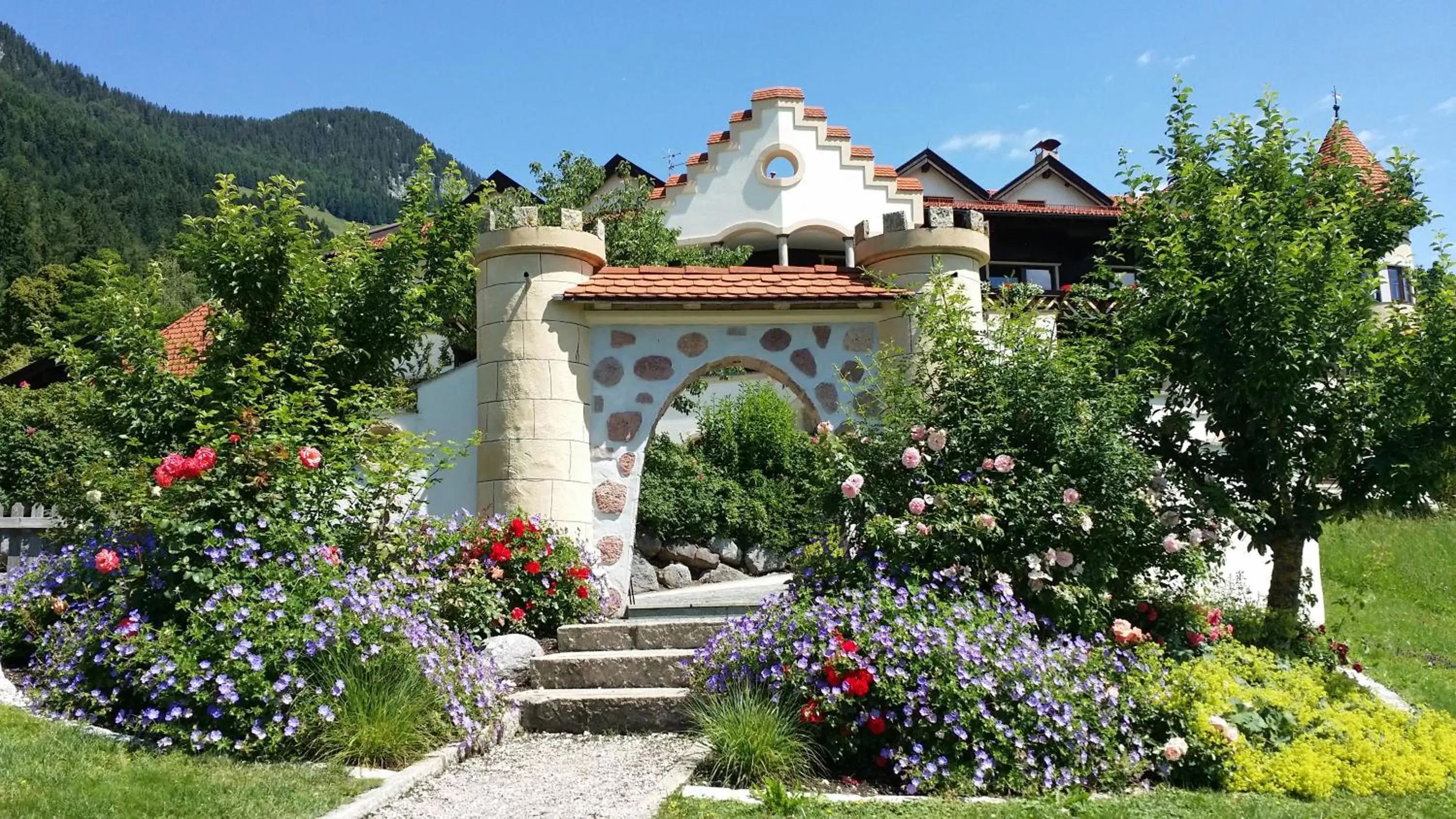 Garden, Property Building in Hotel AlpenSchlössl